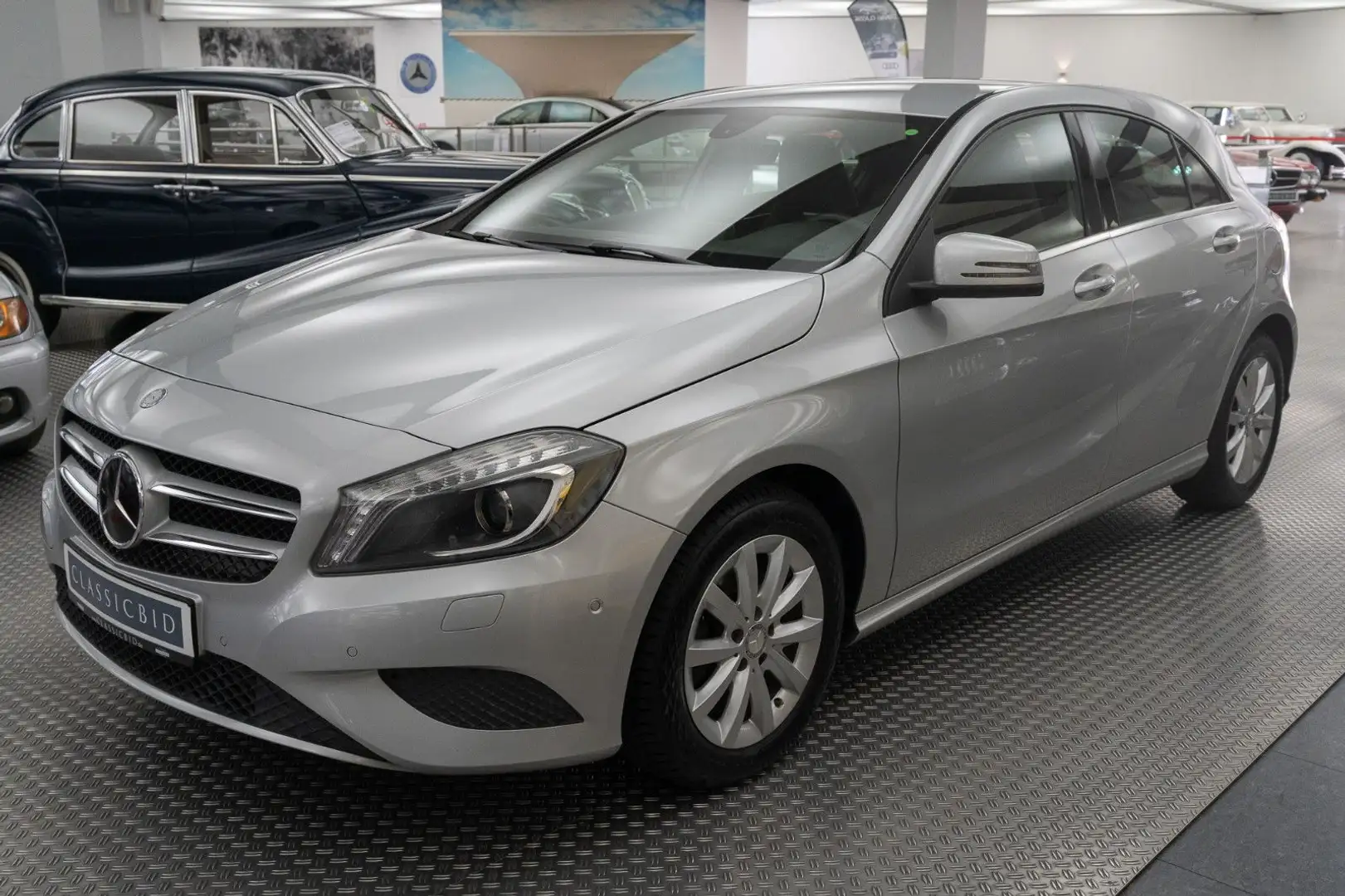 Mercedes-Benz A 180 BlueEfficiency Style Silber - 1