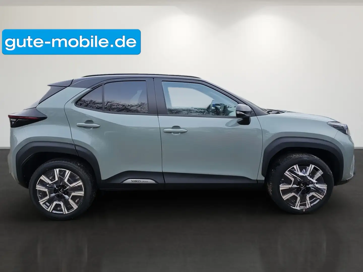 Toyota Yaris Cross Hybrid AWD-i Premiere Edition Grün - 2