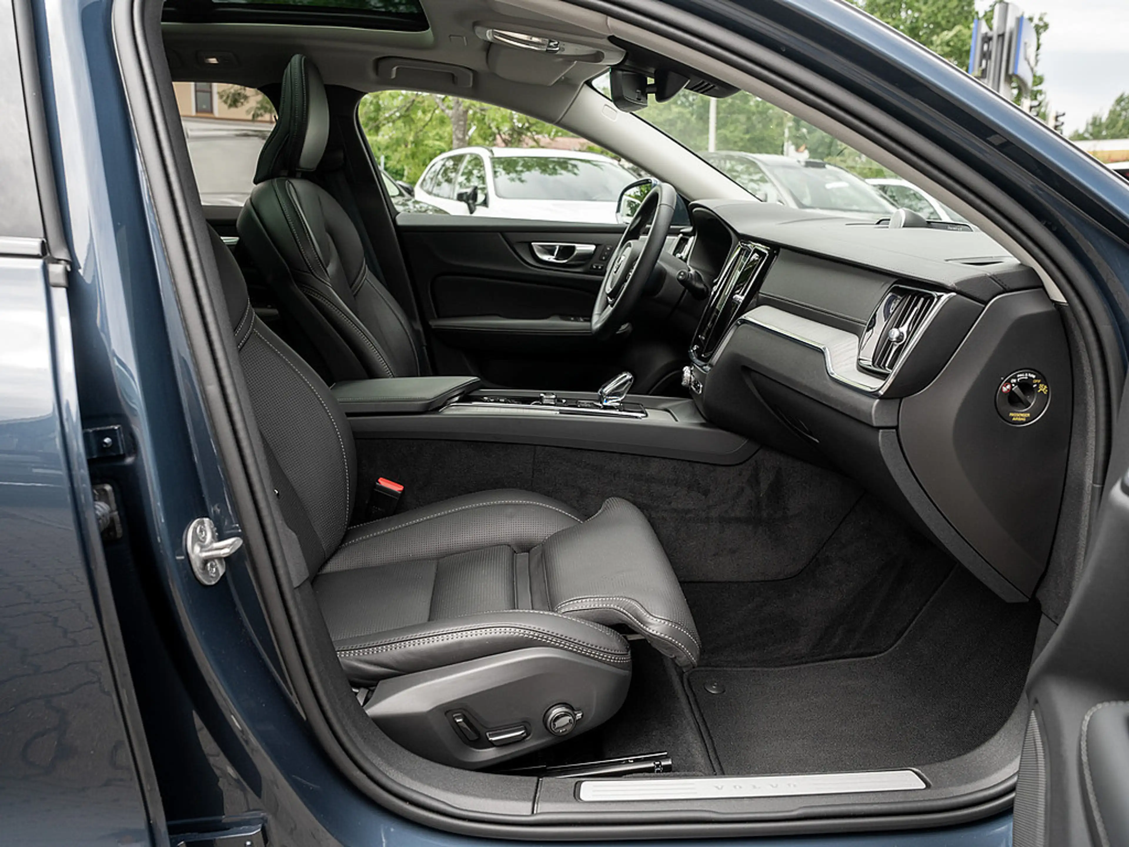 Volvo V60 Cross Country B5 AWD Ultimate 360° PANO — photo 2