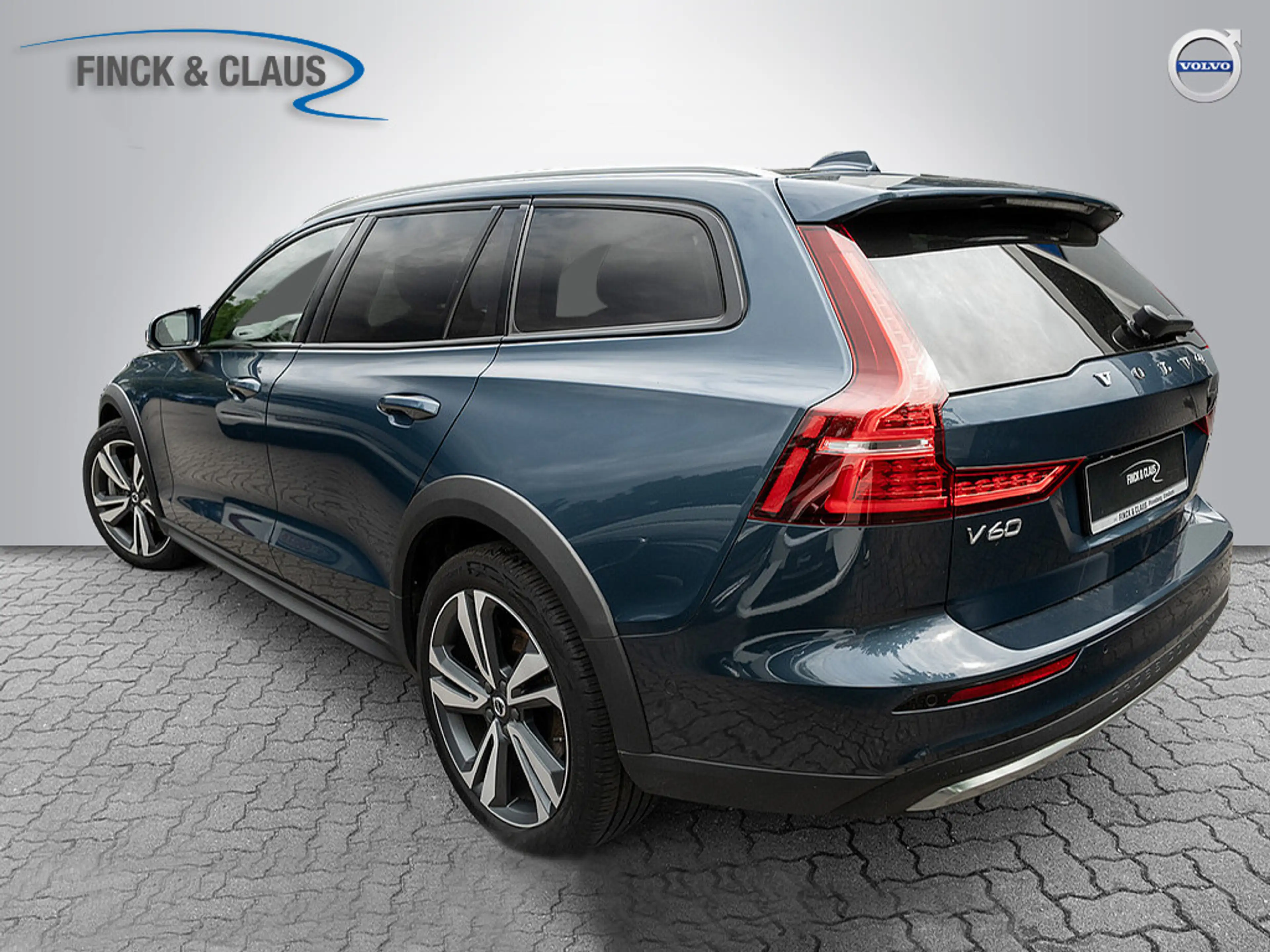 Volvo V60 Cross Country B5 AWD Ultimate 360° PANO — photo 3