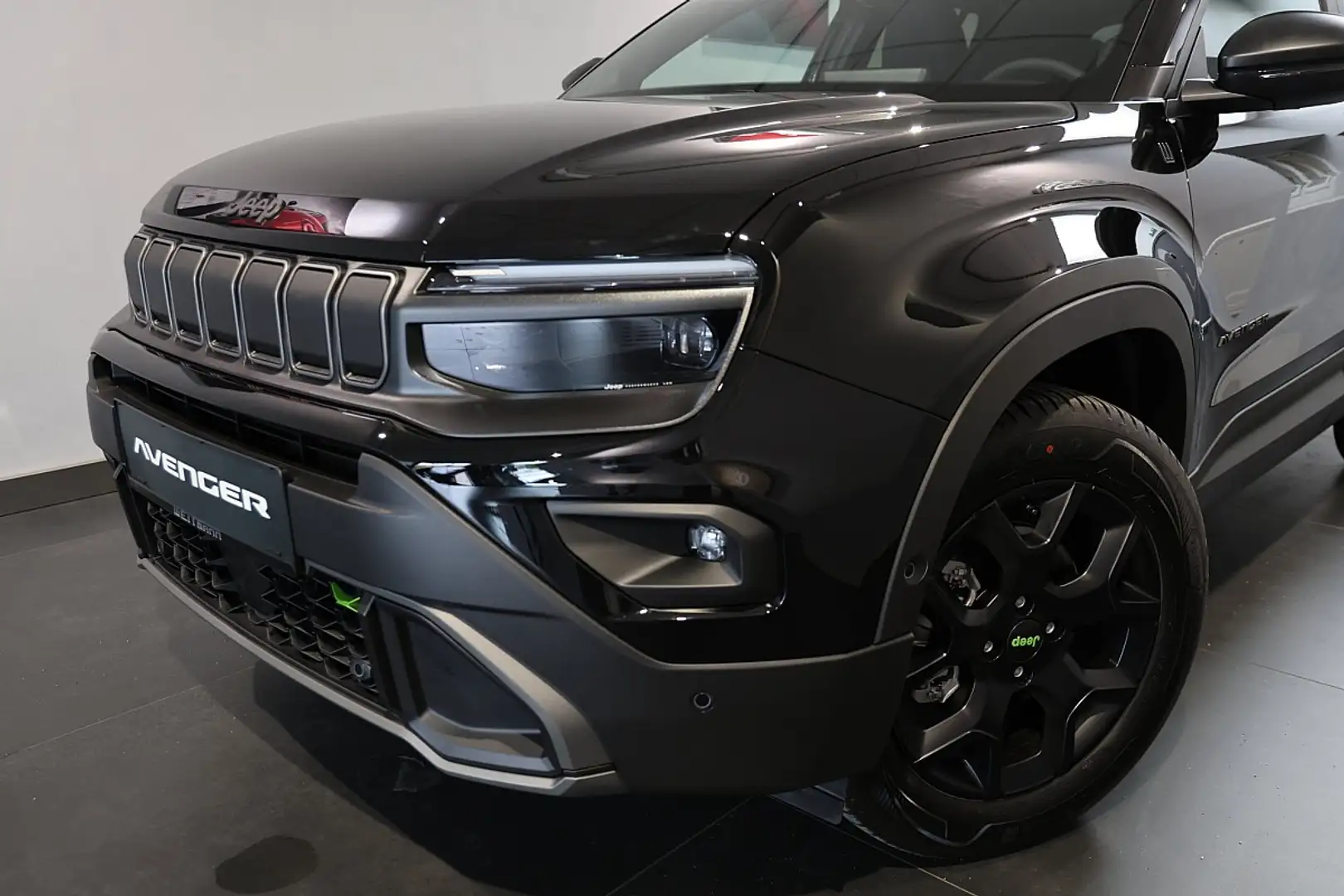 Jeep Avenger 1,2 e-Hybrid 4xe DCT6 Overland Noir - 2