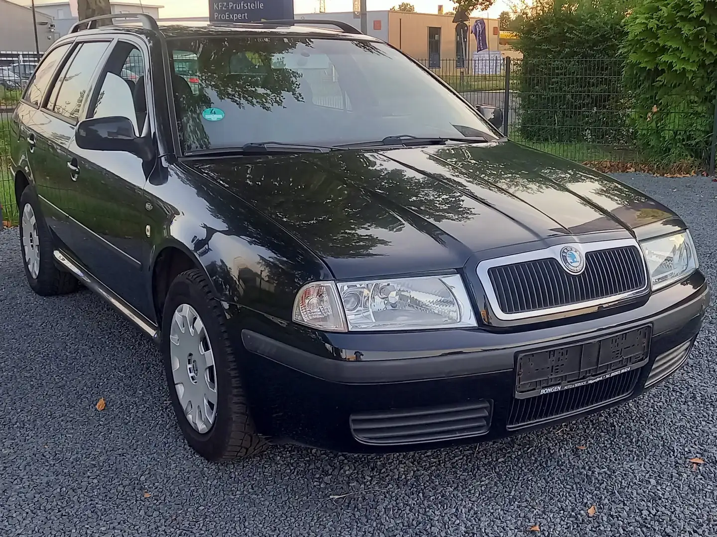 Skoda Octavia Octavia 1.6 Combi Selection Schwarz - 2