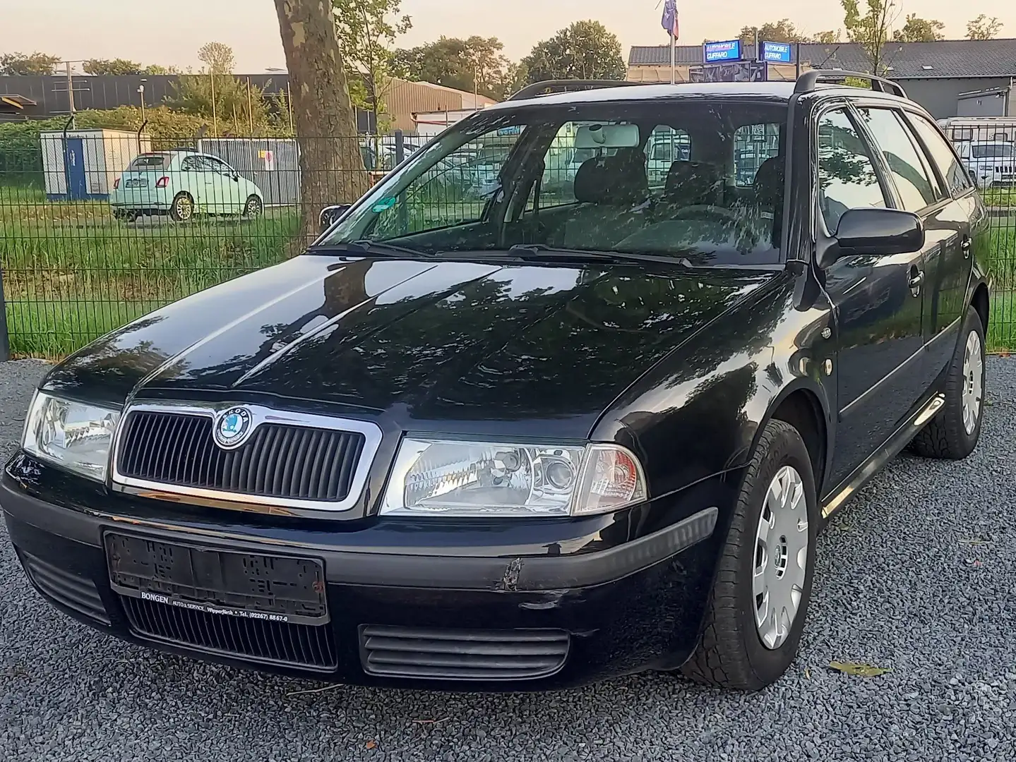 Skoda Octavia Octavia 1.6 Combi Selection crna - 1