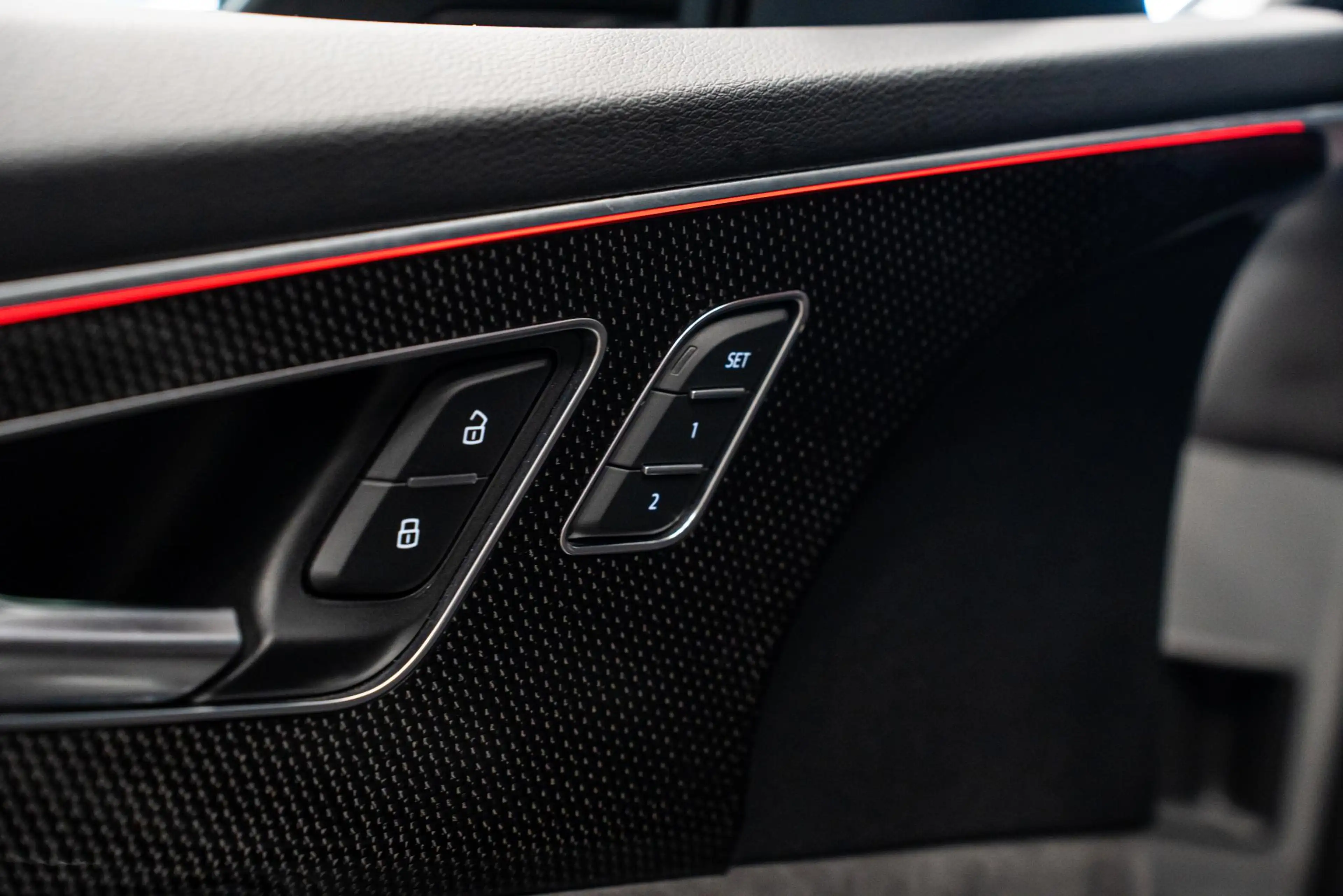 Audi SQ8 4.0 TFSI quattro *Bang & Olufsen / Panorama / Vier — photo 33
