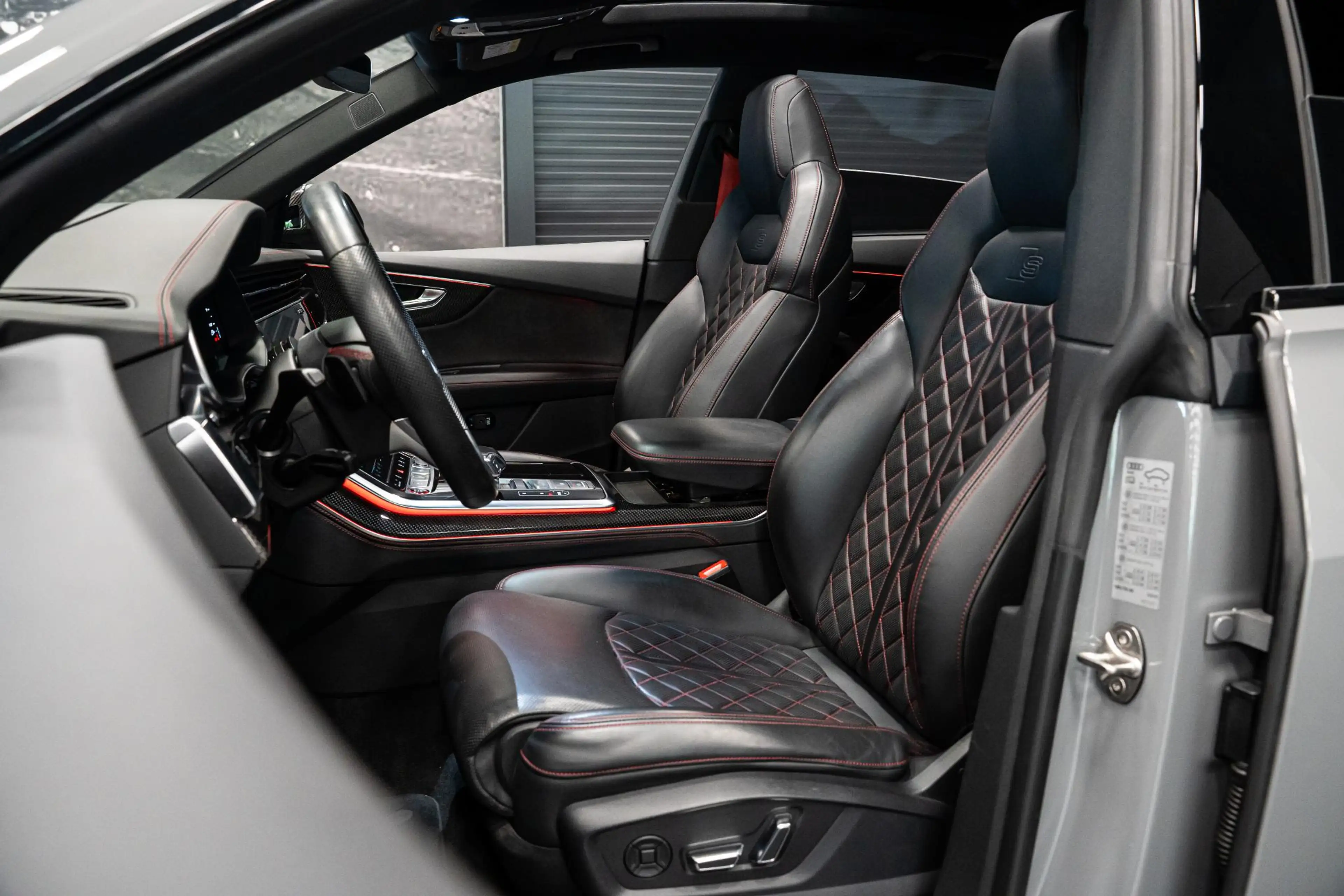 Audi SQ8 4.0 TFSI quattro *Bang & Olufsen / Panorama / Vier — photo 3
