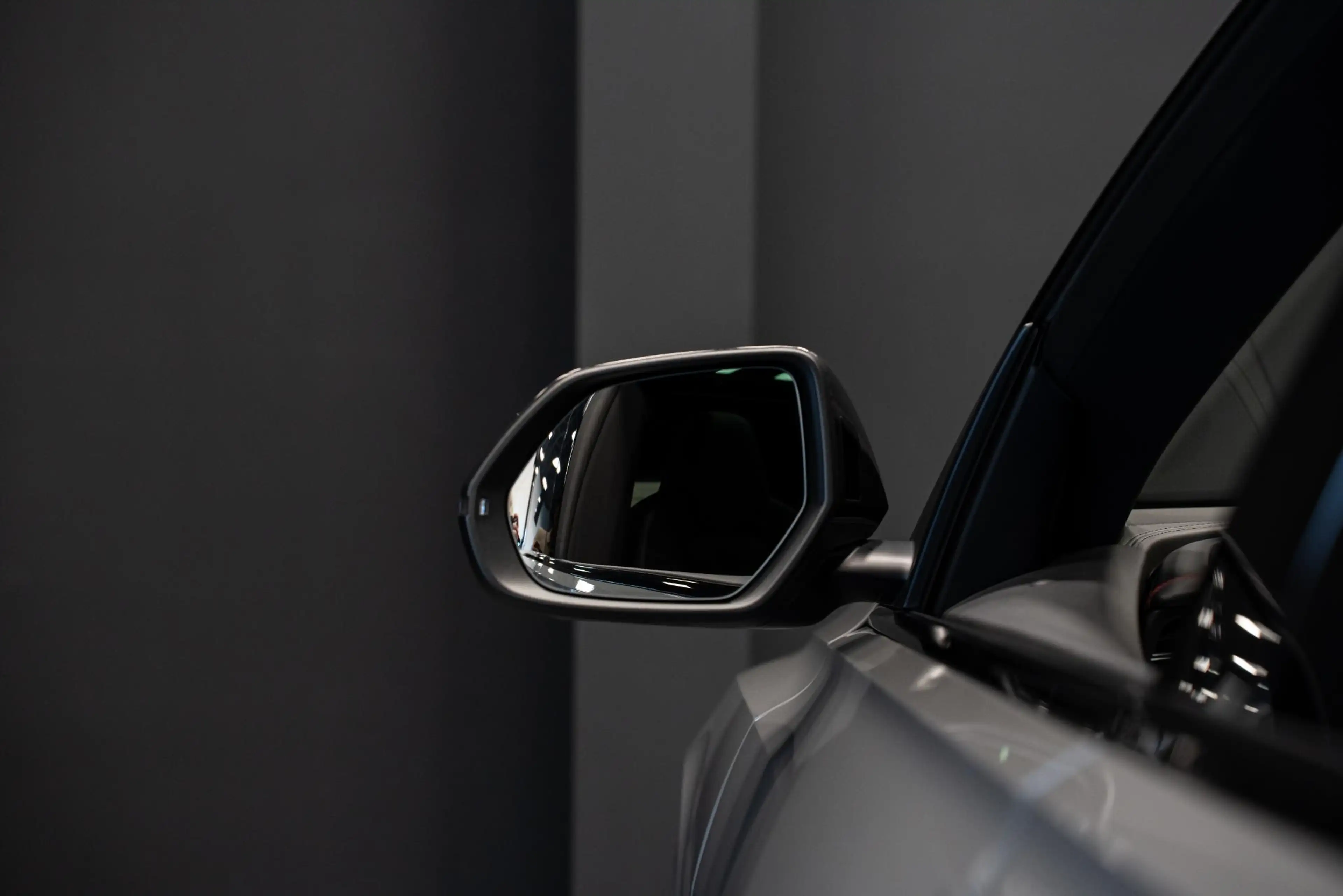 Audi SQ8 4.0 TFSI quattro *Bang & Olufsen / Panorama / Vier — photo 38