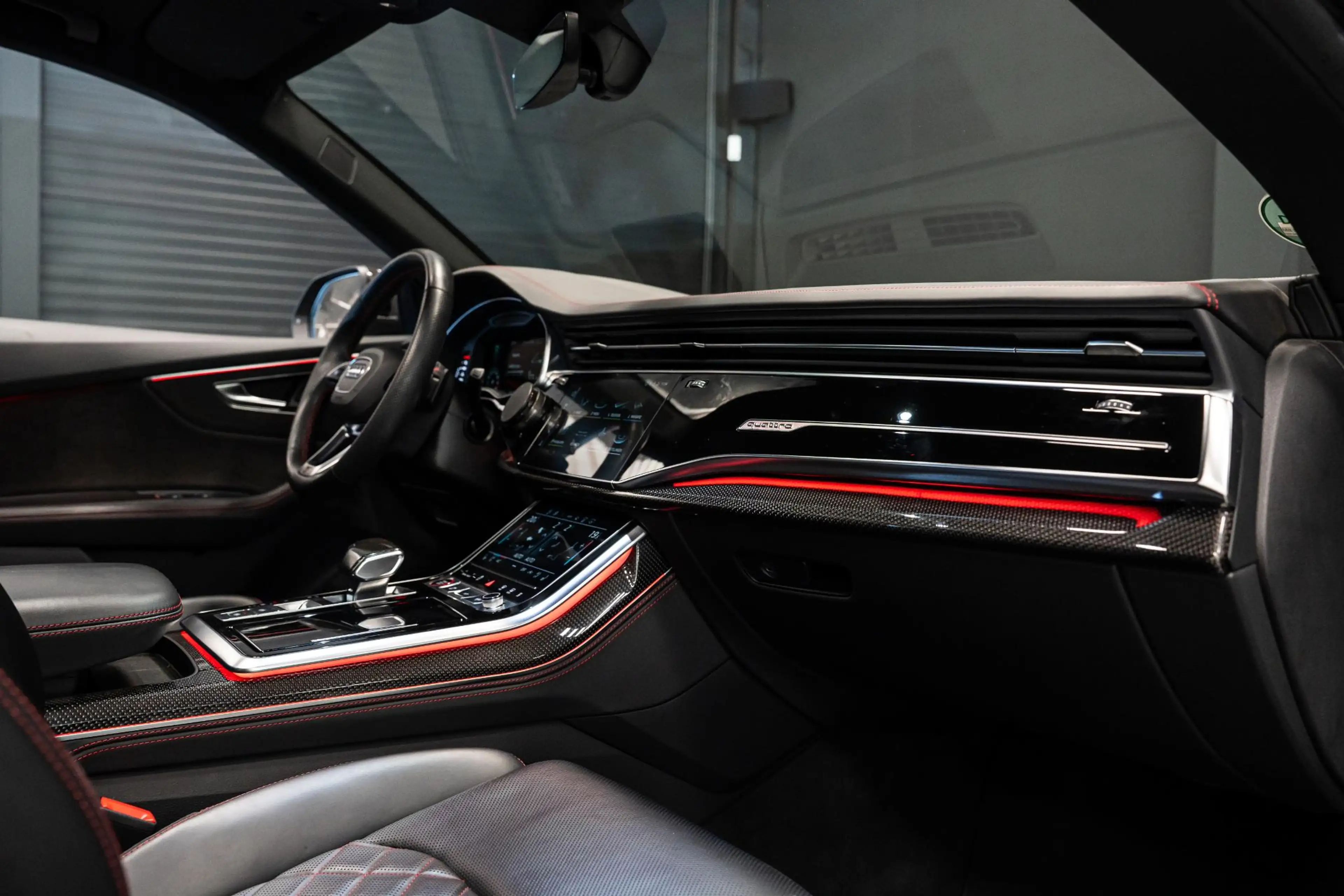 Audi SQ8 4.0 TFSI quattro *Bang & Olufsen / Panorama / Vier — photo 44