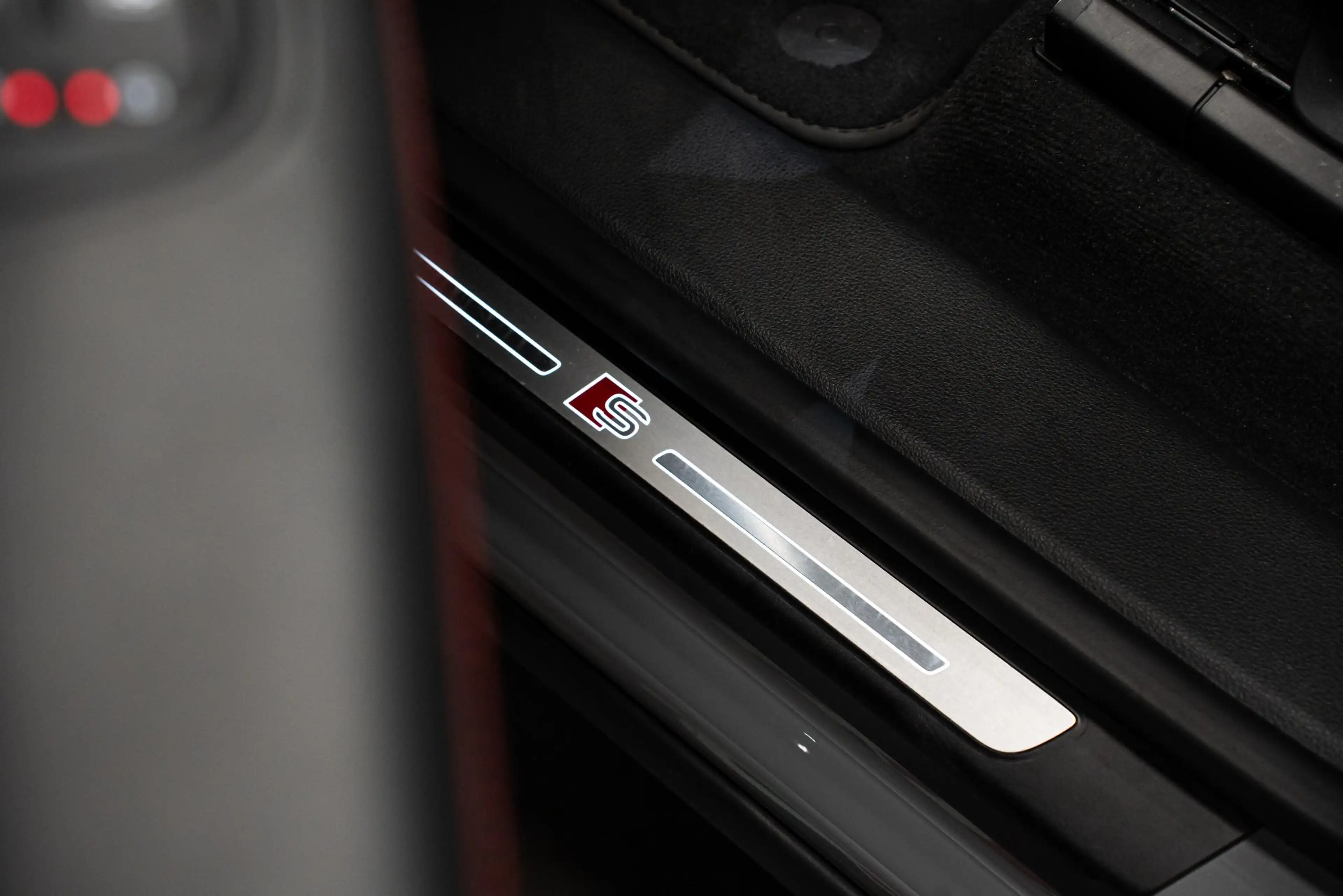 Audi SQ8 4.0 TFSI quattro *Bang & Olufsen / Panorama / Vier — photo 11