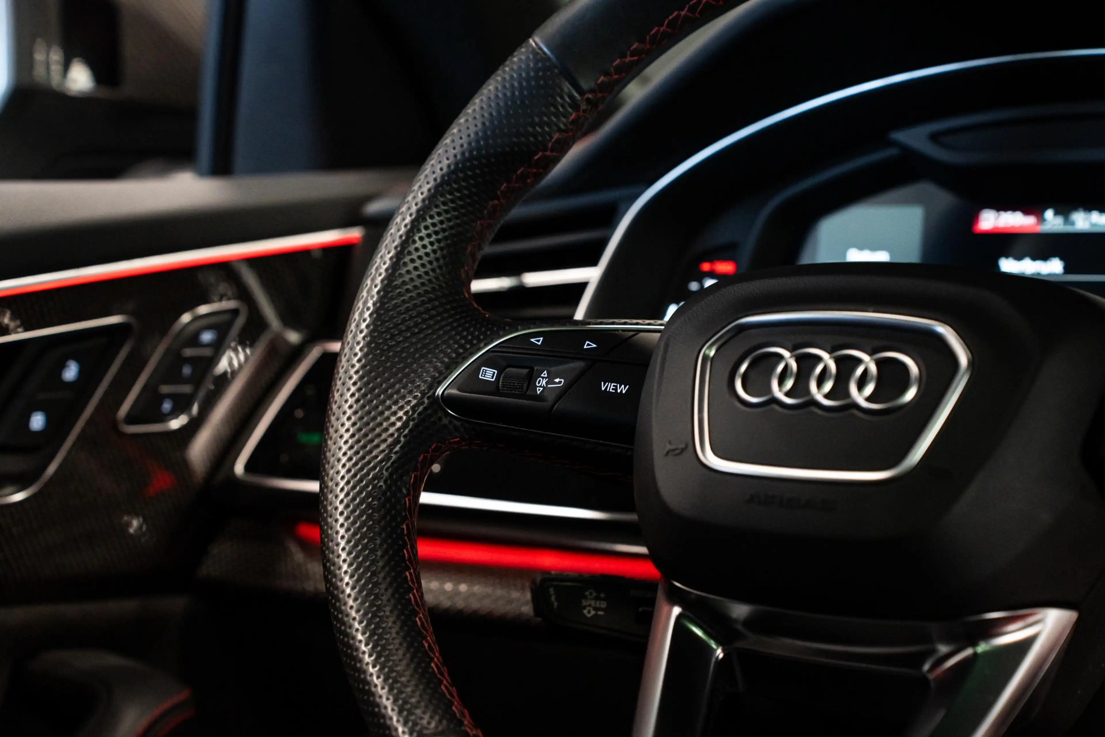 Audi SQ8 4.0 TFSI quattro *Bang & Olufsen / Panorama / Vier — photo 27