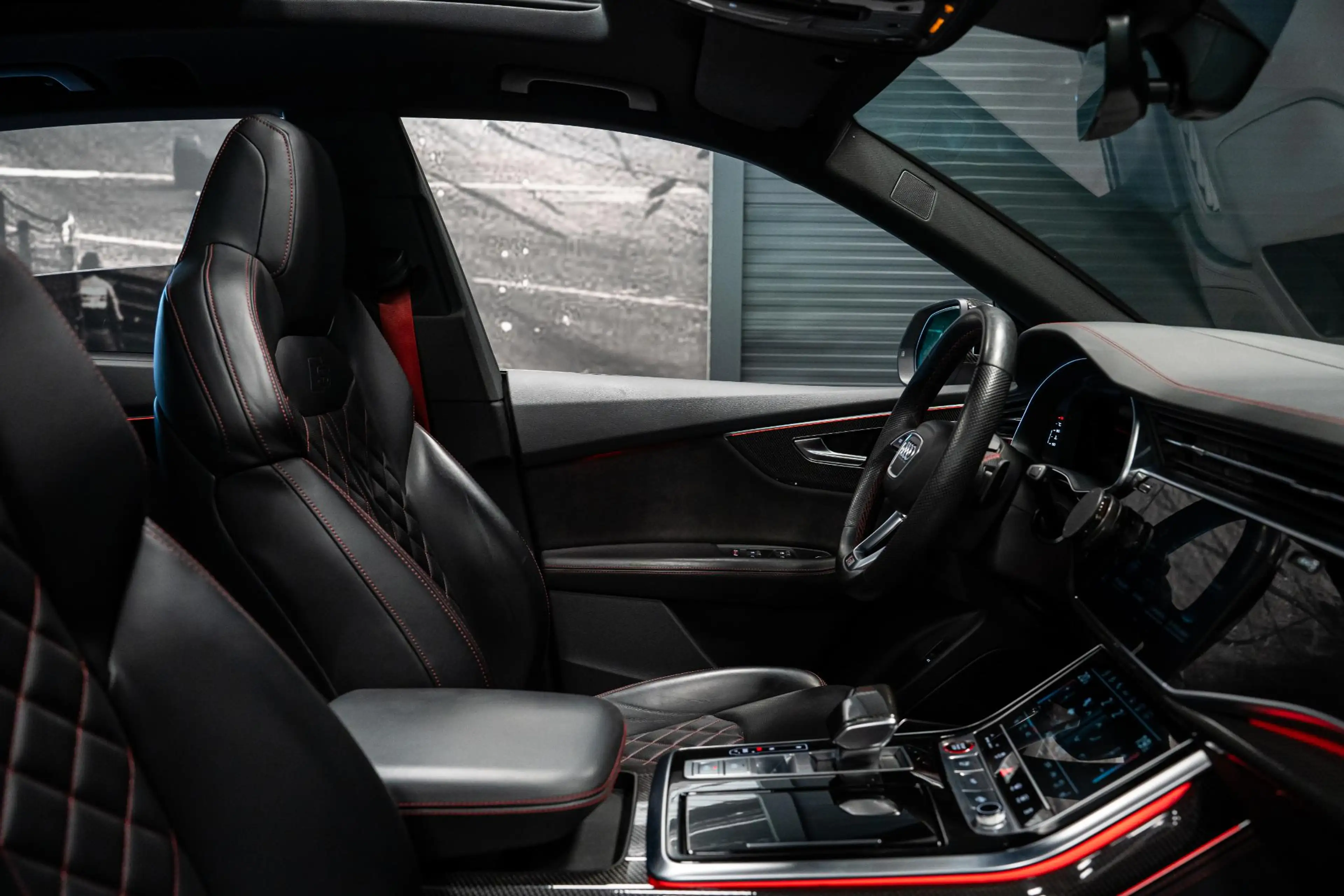 Audi SQ8 4.0 TFSI quattro *Bang & Olufsen / Panorama / Vier — photo 18