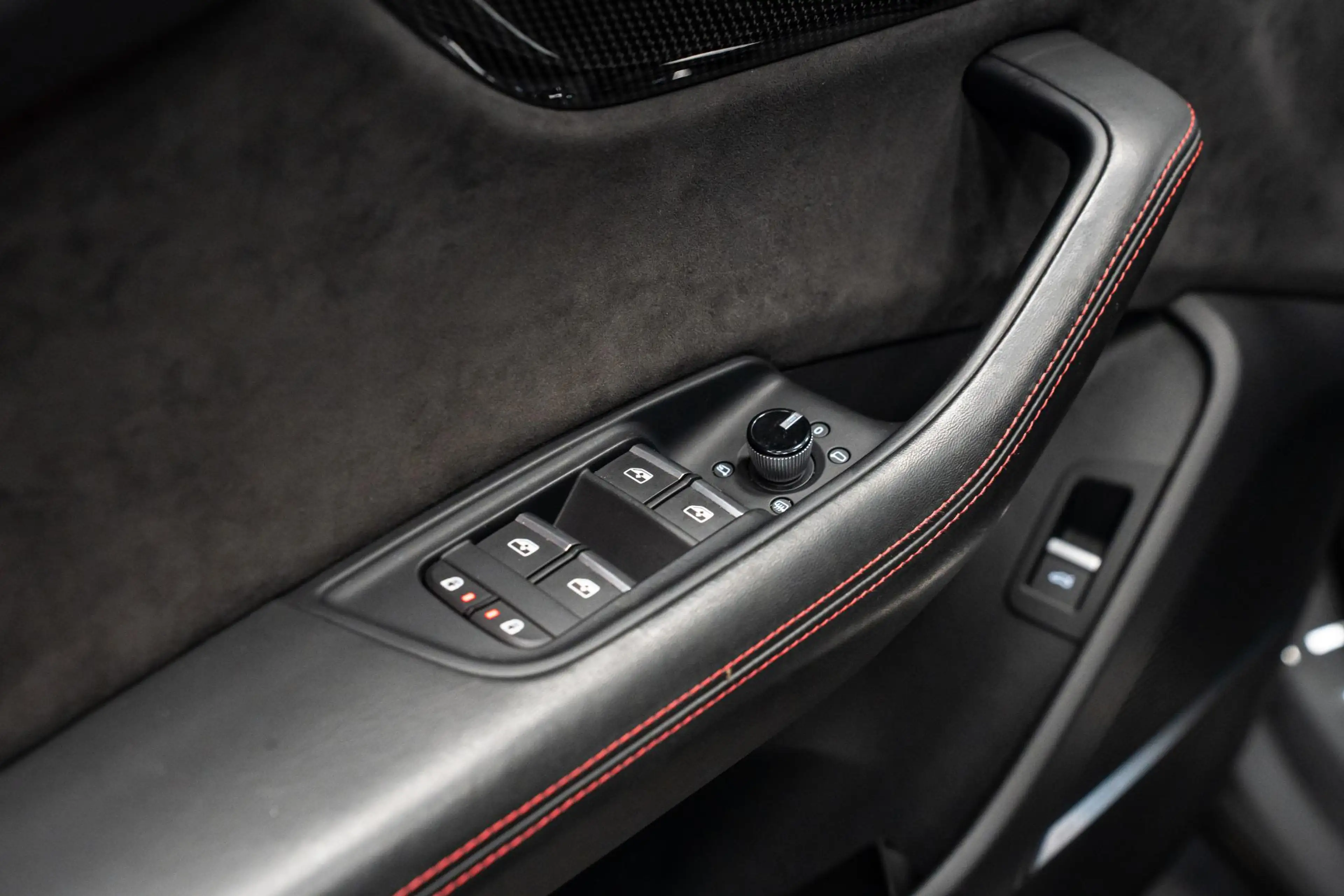 Audi SQ8 4.0 TFSI quattro *Bang & Olufsen / Panorama / Vier — photo 8