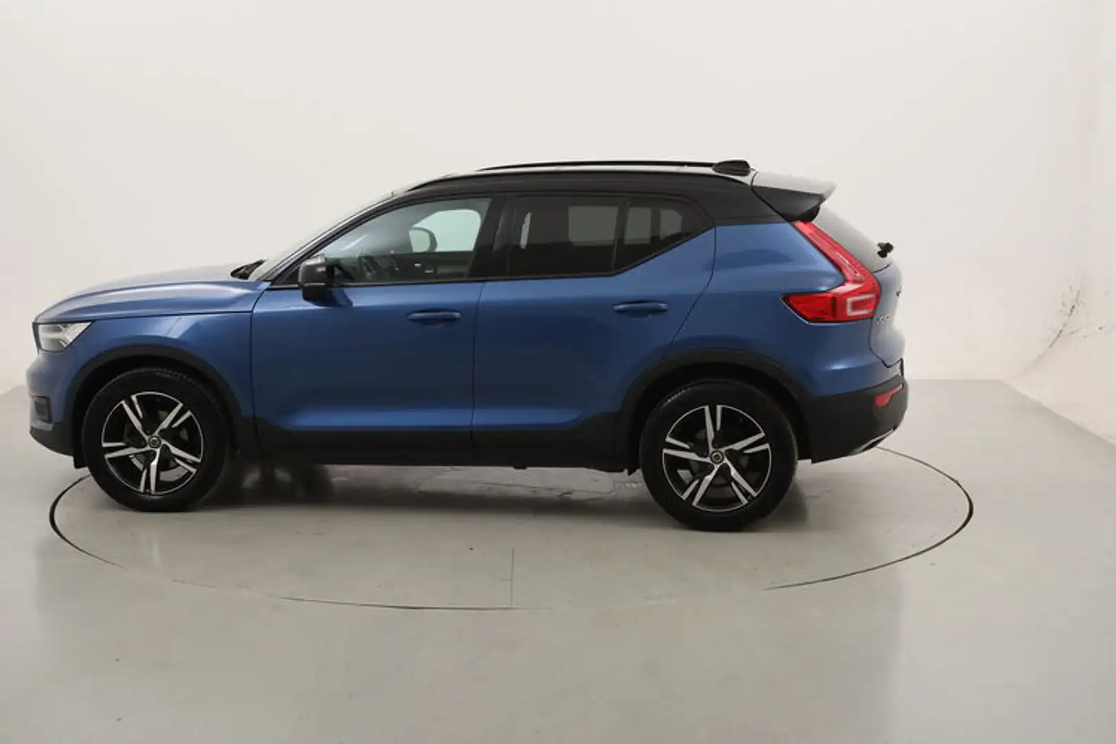 Volvo XC40 T3 R-design Geartronic 1.5 Benzina 163CV Blau - 2