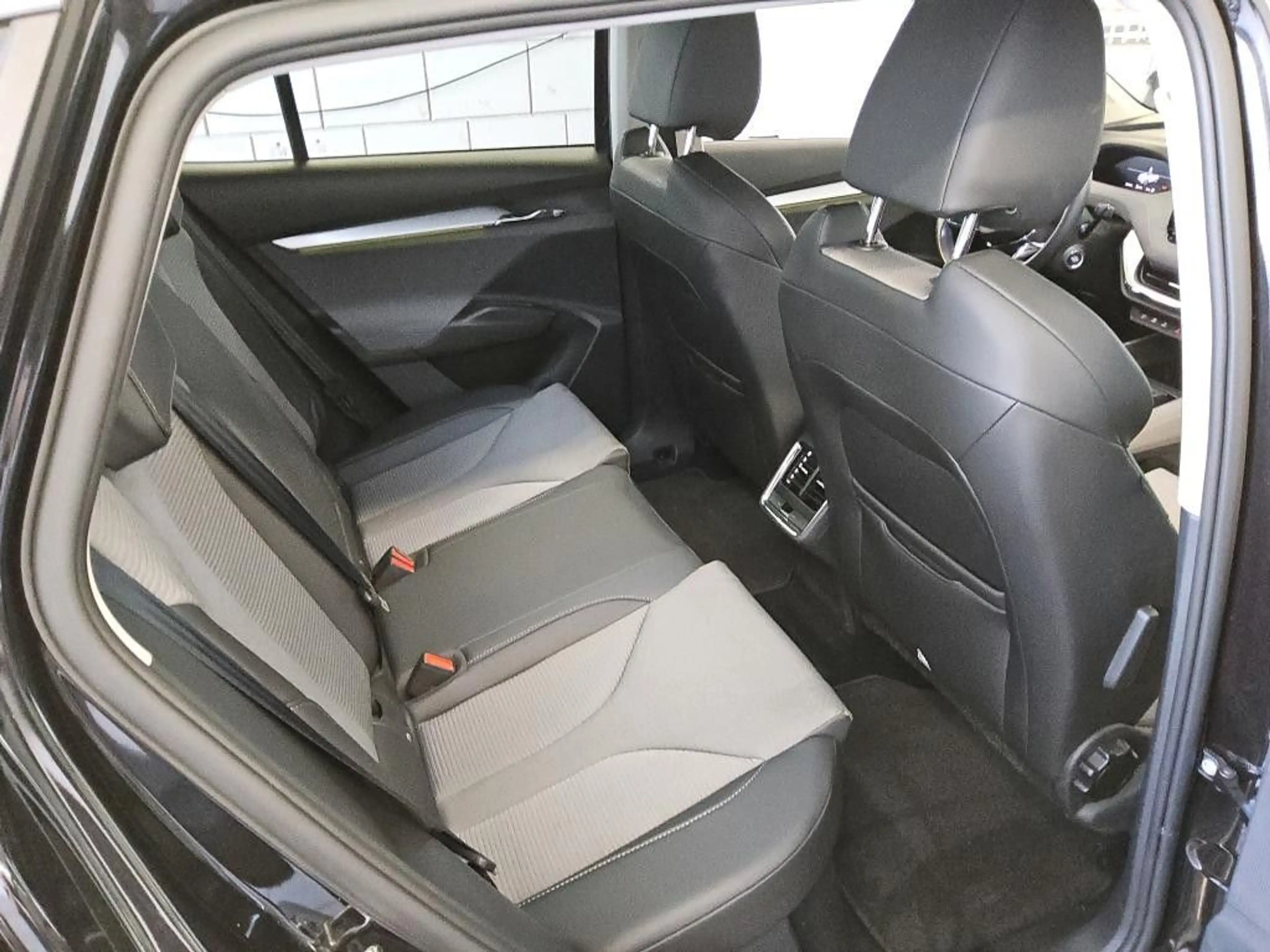 Skoda Enyaq 80 x Loft 4x4 Pano Canton Matrix-LED AHK — photo 7