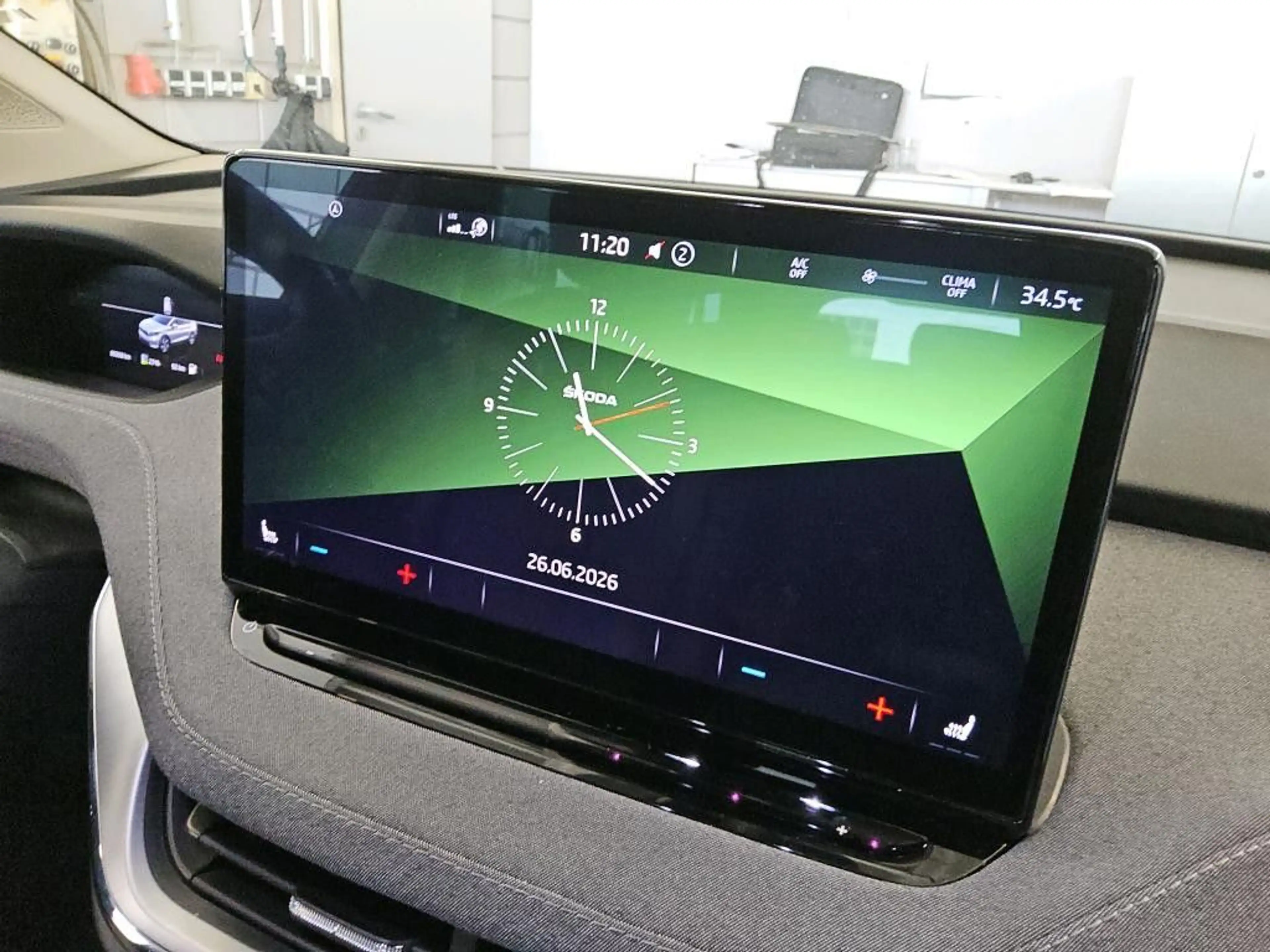 Skoda Enyaq 80 x Loft 4x4 Pano Canton Matrix-LED AHK — photo 11