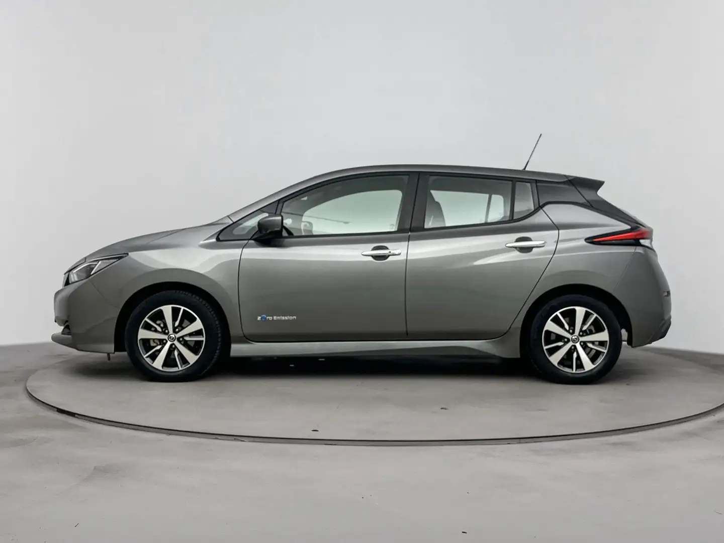 Nissan Leaf Acenta 40 kWh 150PK | Navigatie | Adaptieve Cruise Grau - 2
