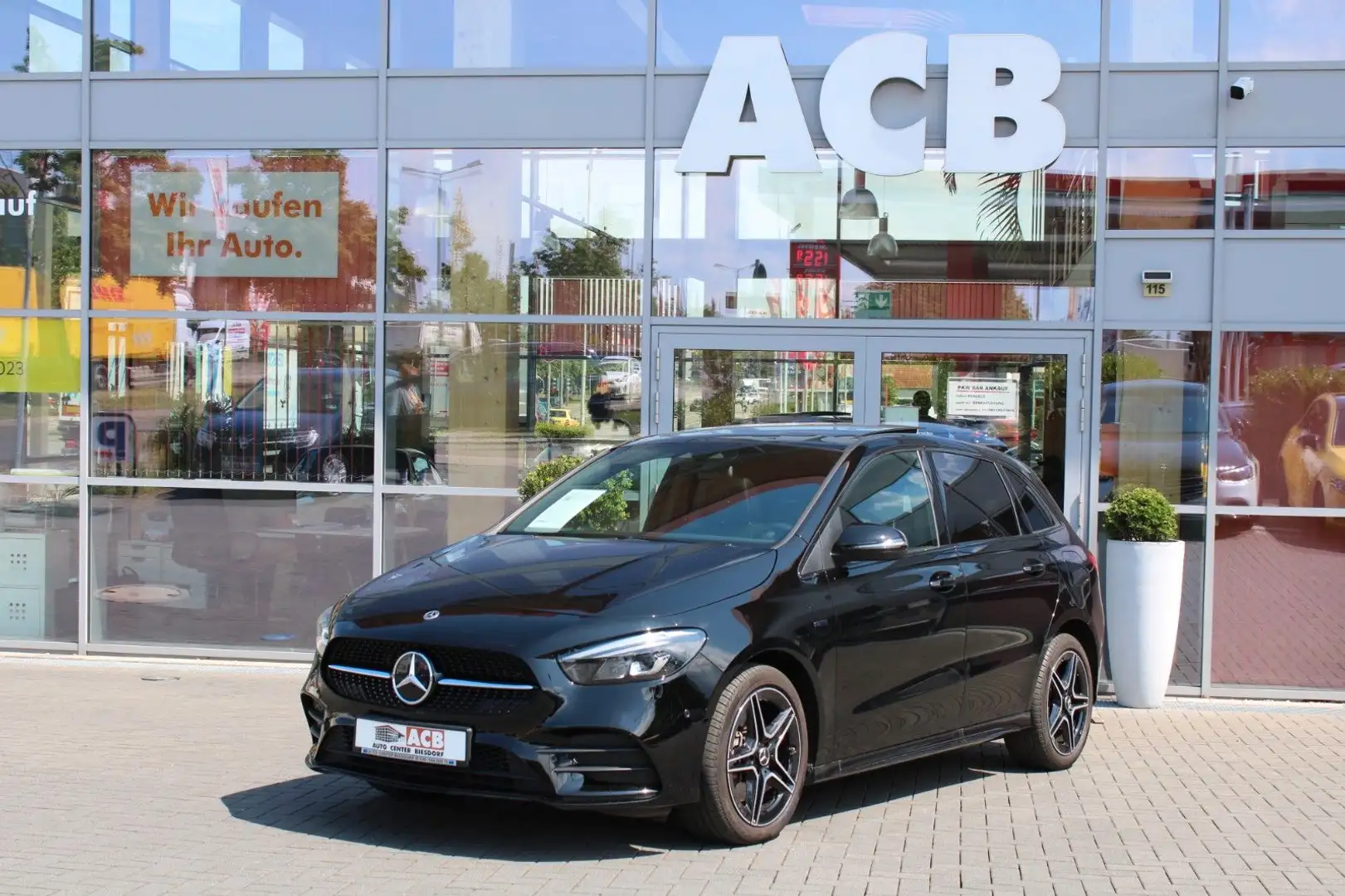 Mercedes-Benz B 250 e Edition 2020 AMG-Line LED Pano Night RFK Schwarz - 1