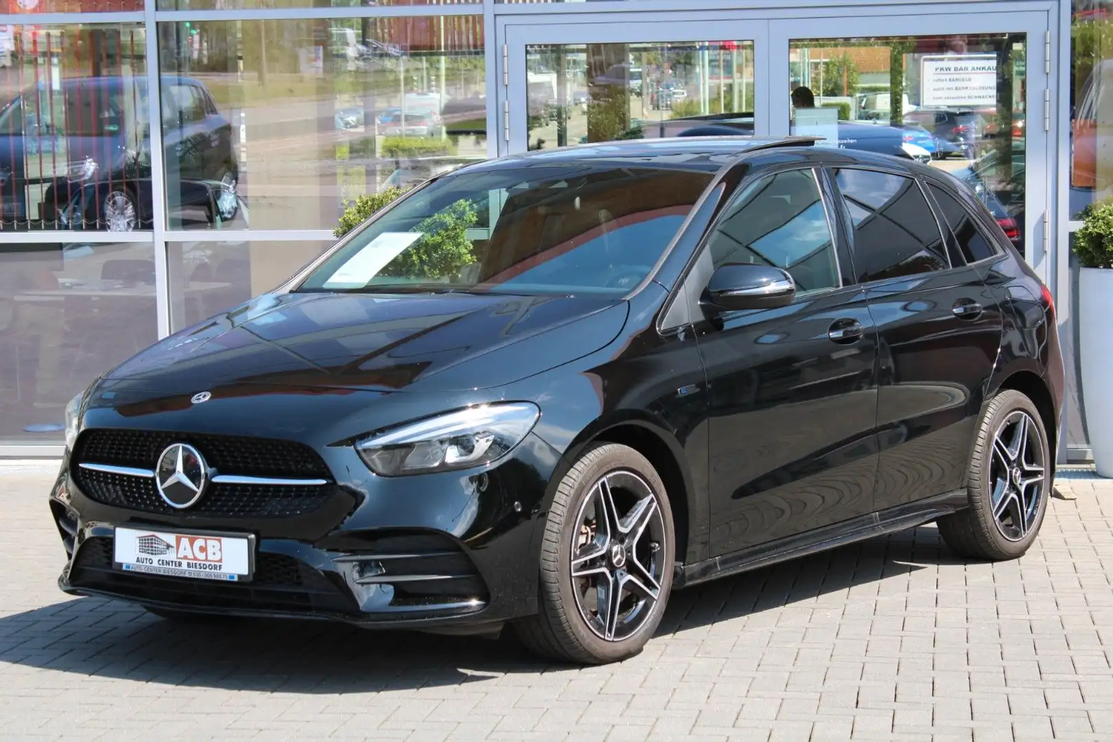 Mercedes-Benz B 250 e Edition 2020 AMG-Line LED Pano Night RFK Schwarz - 2