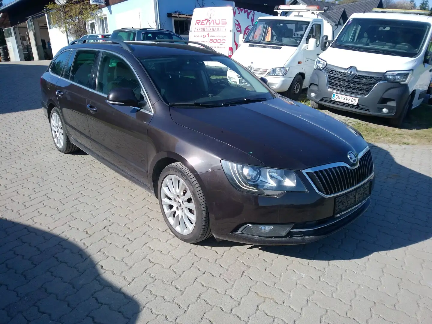 Skoda Superb Exclusive 4x4  !! Pickerl neu !! Braun - 1