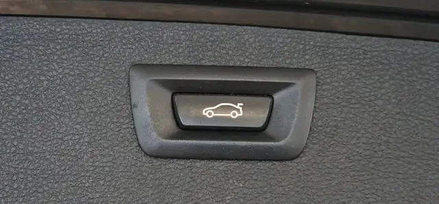 BMW 3 Series view 10
