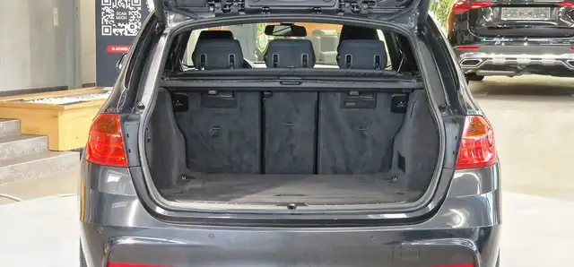 BMW 3 Series view 9