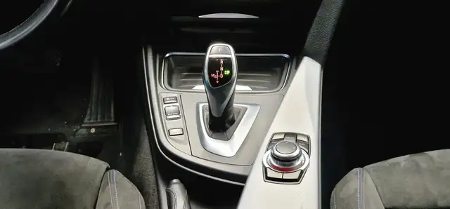 BMW 3 Series view 14