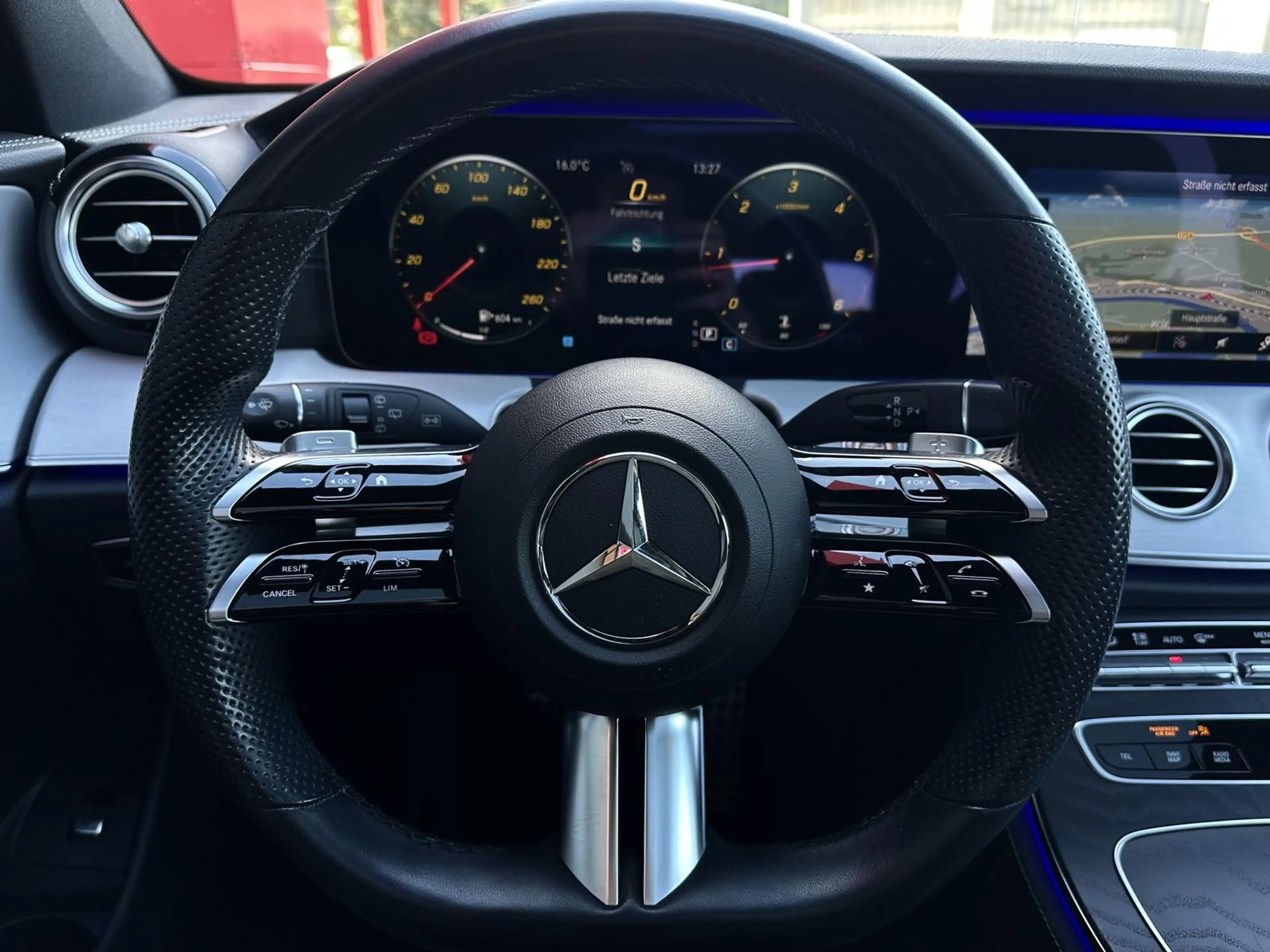Mercedes-Benz E 220 E220d AMG NIGHT VIRTL#PANO#SPUR#SHZ#CARPLAY — photo 14