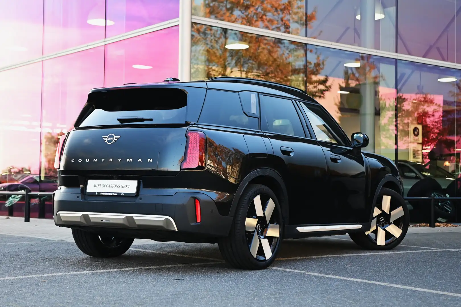 MINI Countryman E / Favoured Trim / Pakket M / 20" Windmill Spoke 2- Zwart - 2