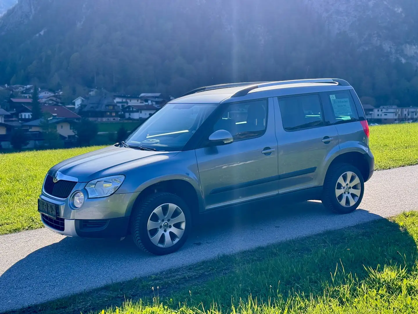 Skoda Yeti Yeti 4x4 Twenty Elegance 2,0 TDI CR DPF Twenty Elegance Grau - 1