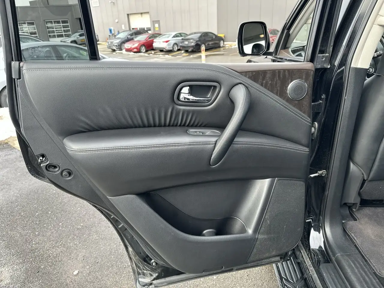 Nissan Armada снимка Nissan Armada