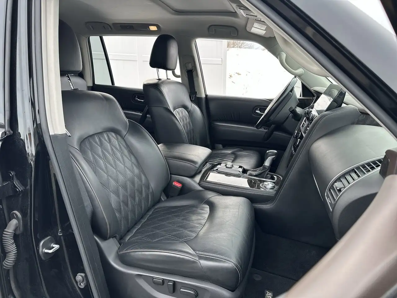 Nissan Armada снимка Nissan Armada