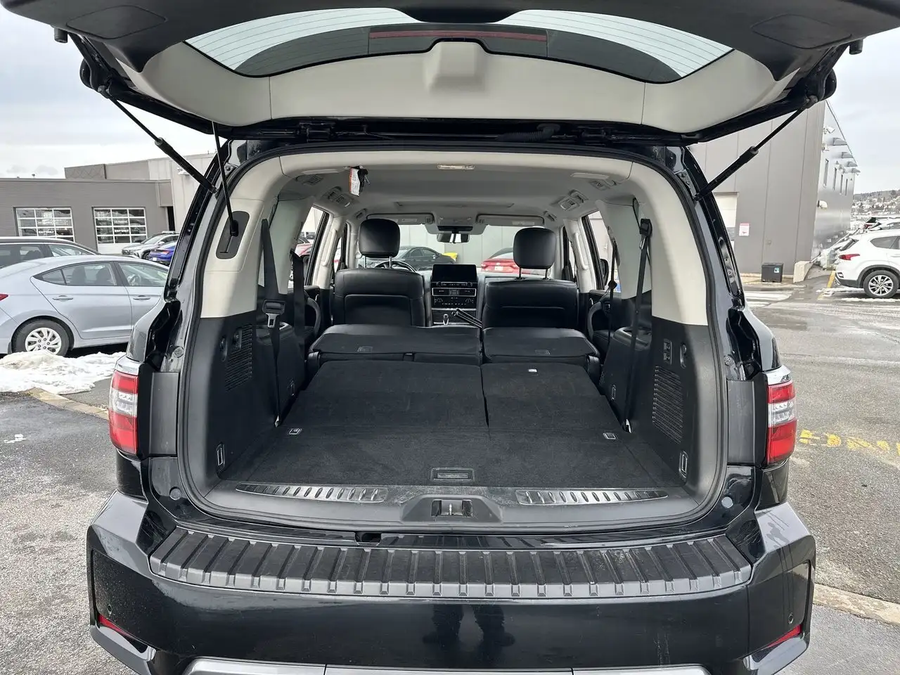 Nissan Armada снимка Nissan Armada