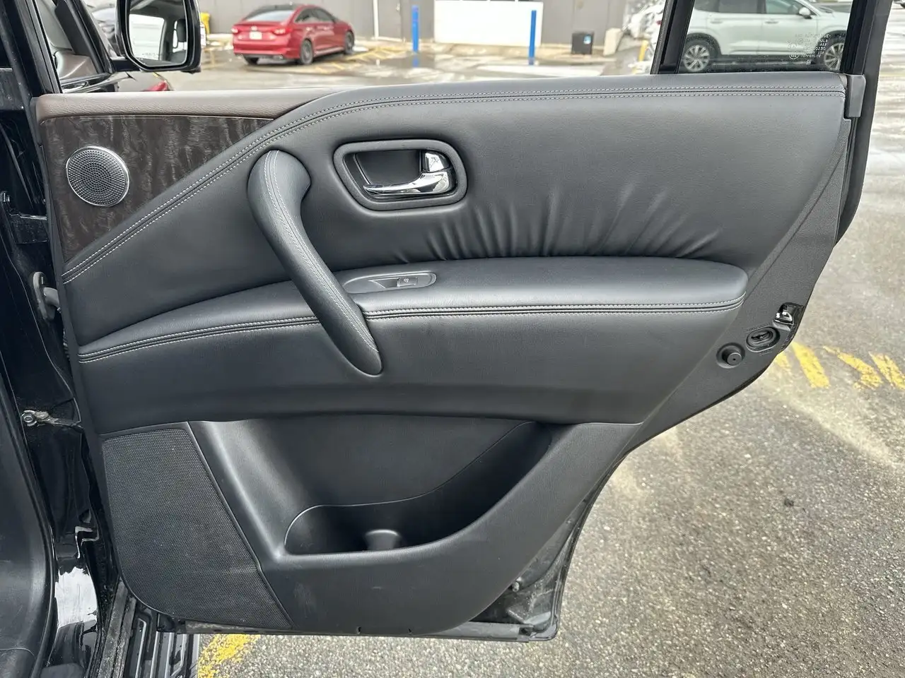 Nissan Armada снимка Nissan Armada