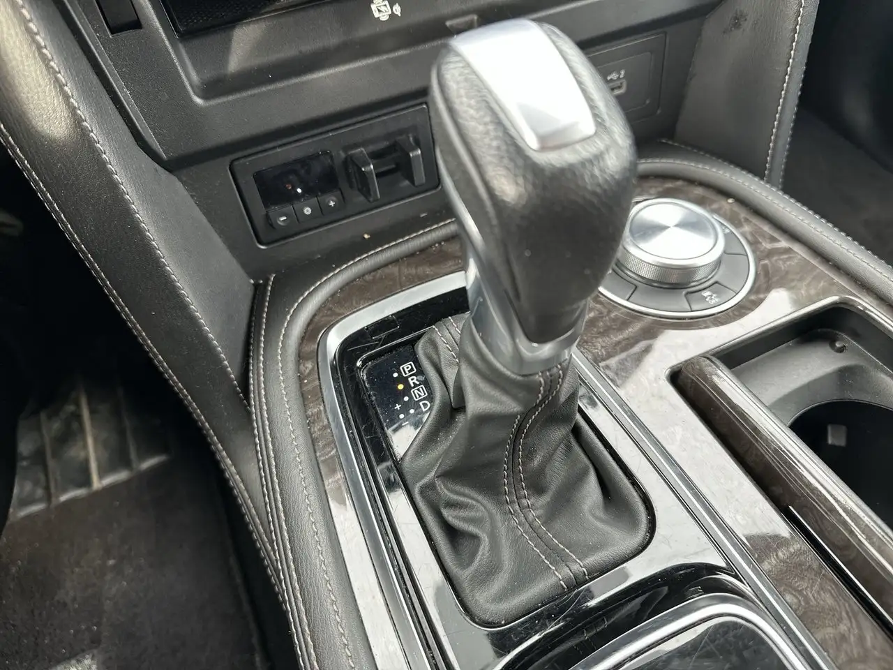 Nissan Armada снимка Nissan Armada