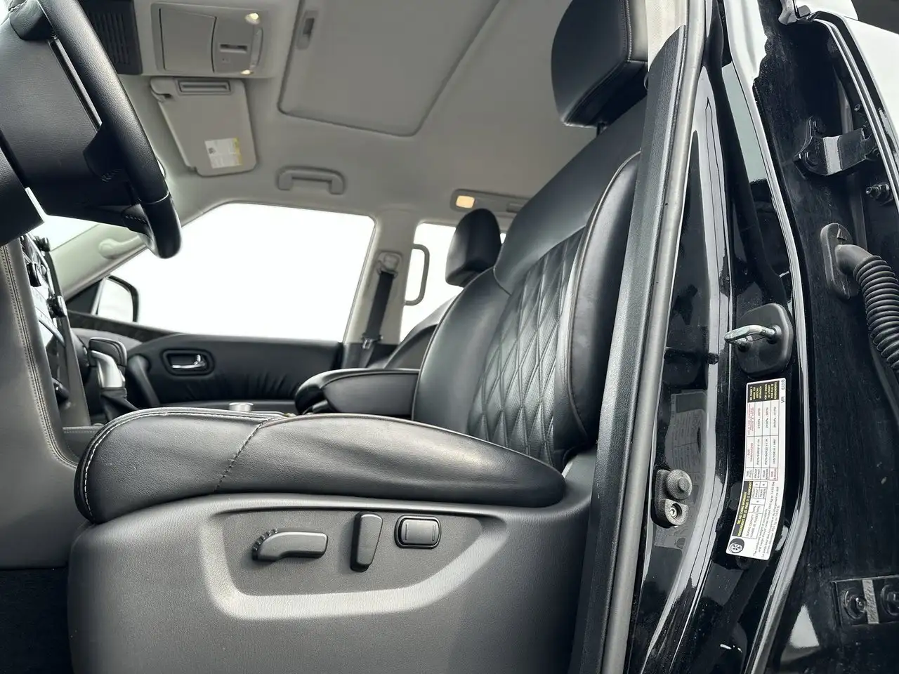 Nissan Armada снимка Nissan Armada