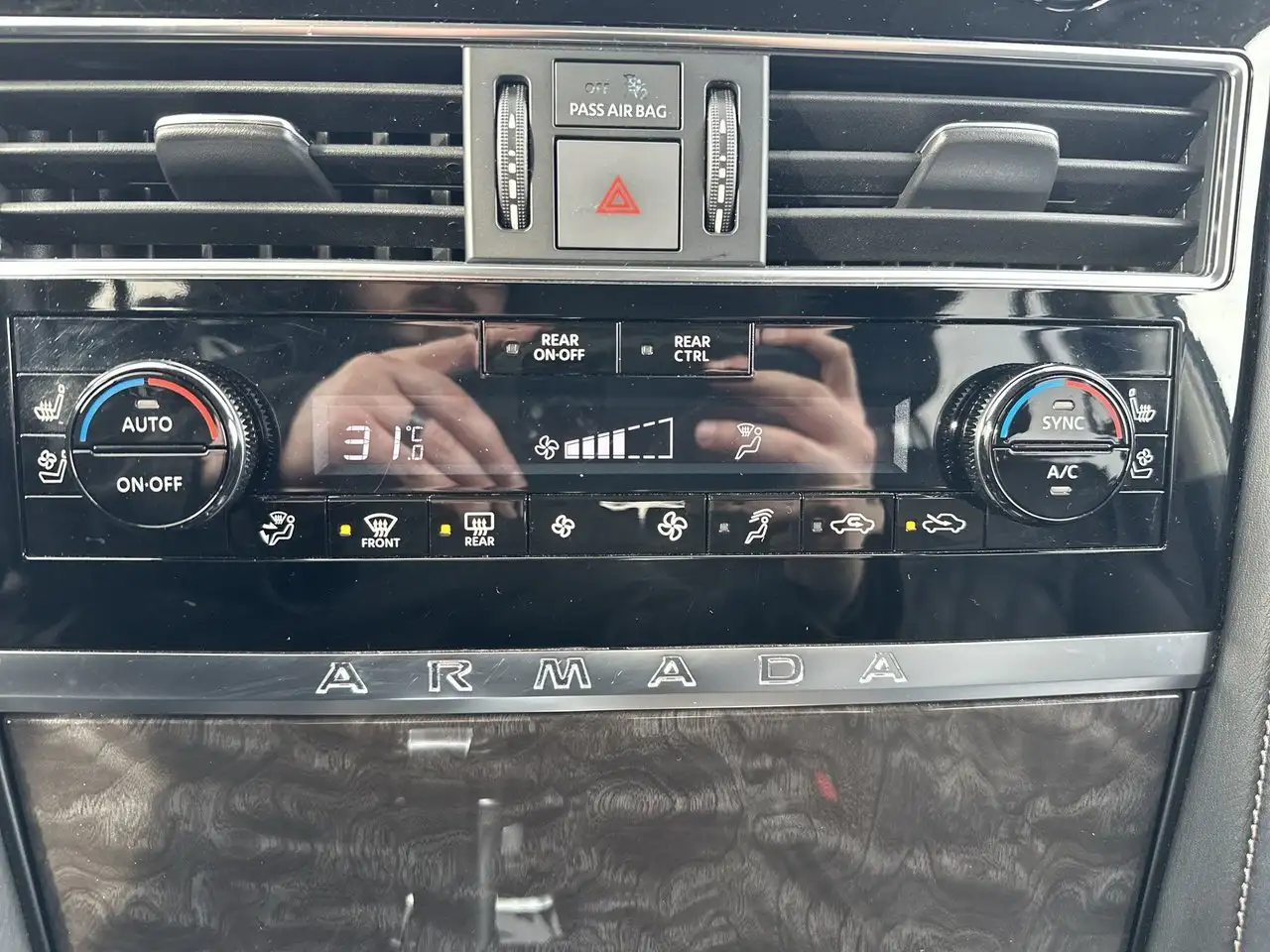 Nissan Armada снимка Nissan Armada