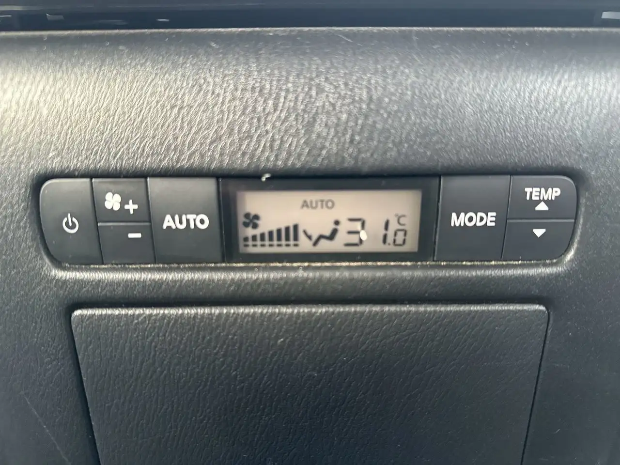 Nissan Armada снимка Nissan Armada