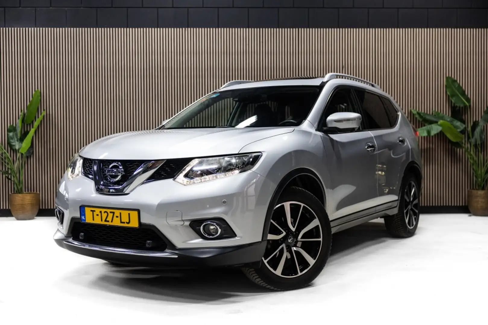 Nissan X-Trail 1.6 DIG-T Connect Ed Grau - 1
