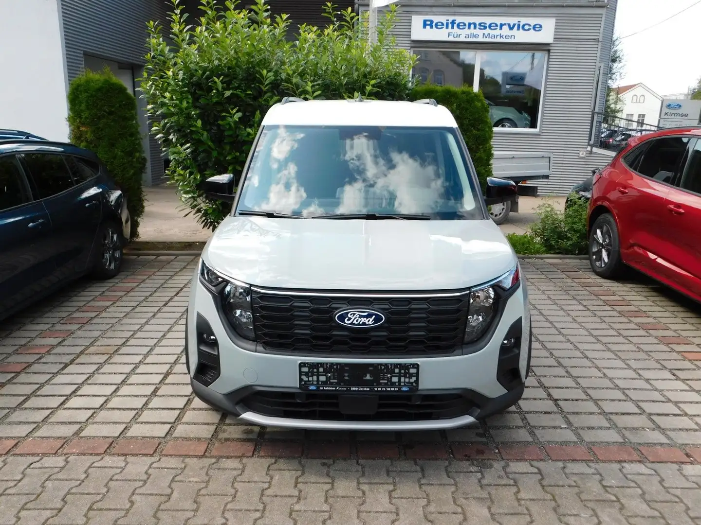 Ford Tourneo Courier Active Grau - 2