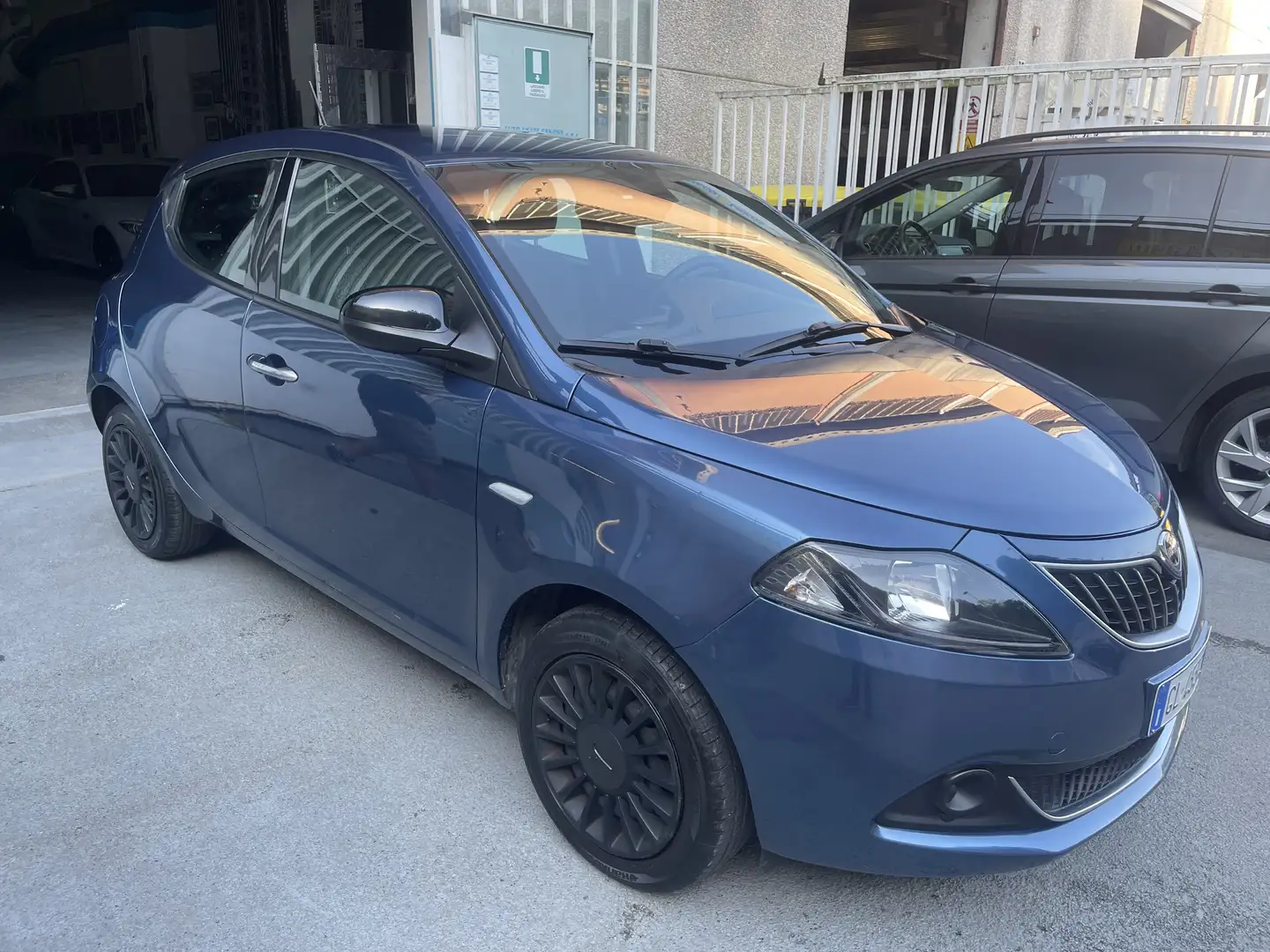 Lancia Ypsilon Ypsilon 1.0 firefly hybrid Silver s Bleu - 2