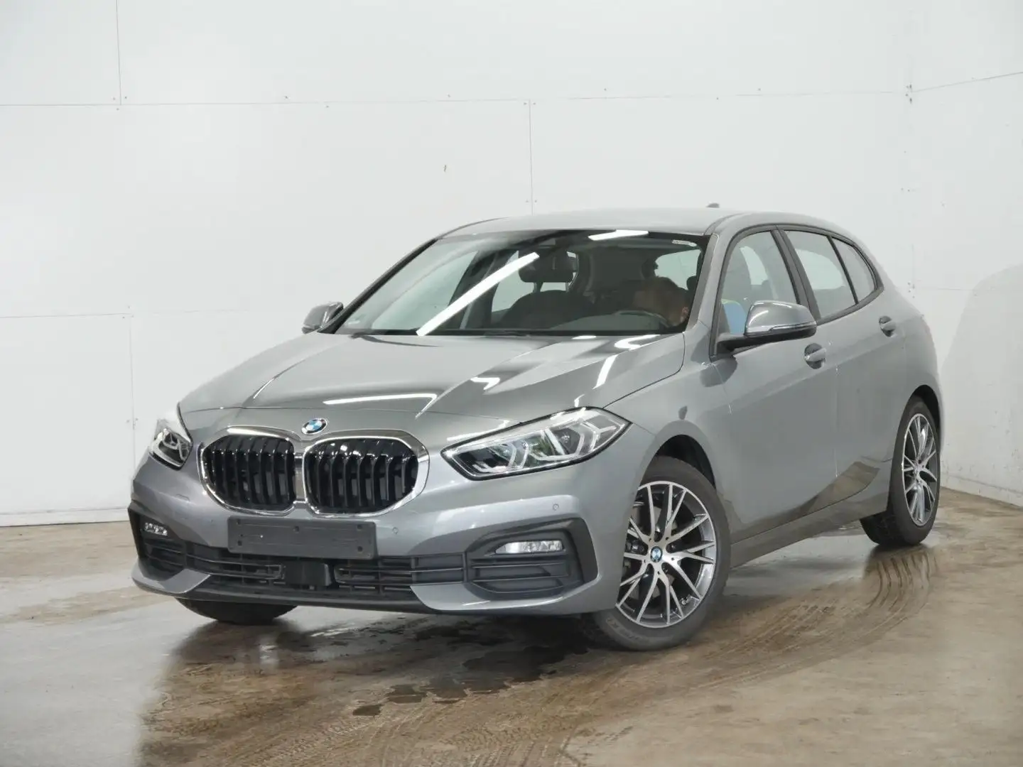 BMW 118 i Lim. Advantage LED HiFi Kamera NP:40.000€ Grau - 1