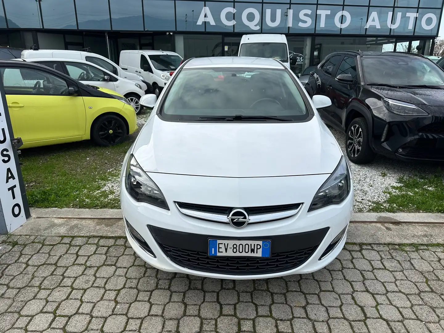 Opel Astra Astra IV 2010 5p 1.4 t Cosmo Gpltech 140cv 59000KM Blanc - 1