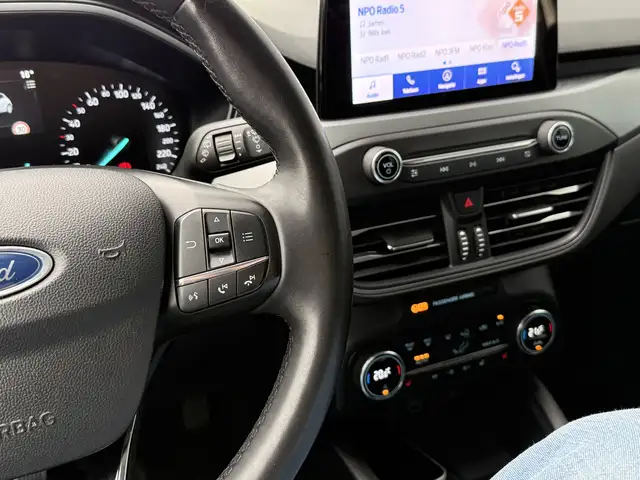 Ford Focus view 14