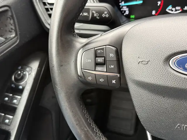 Ford Focus view 12