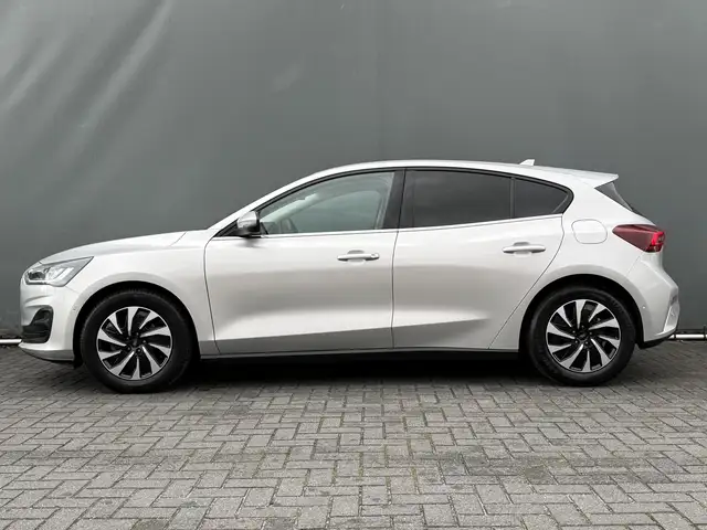 Ford Focus view 6
