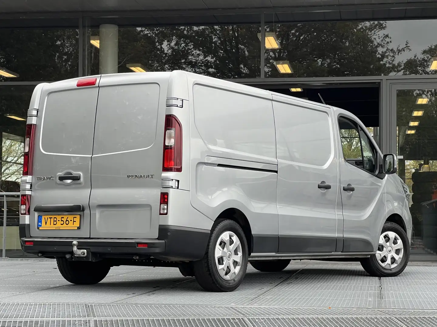 Renault Trafic 2.0 dCi 130 T30 L2H1 Work Edition | Navigatie | Tr Grijs - 2