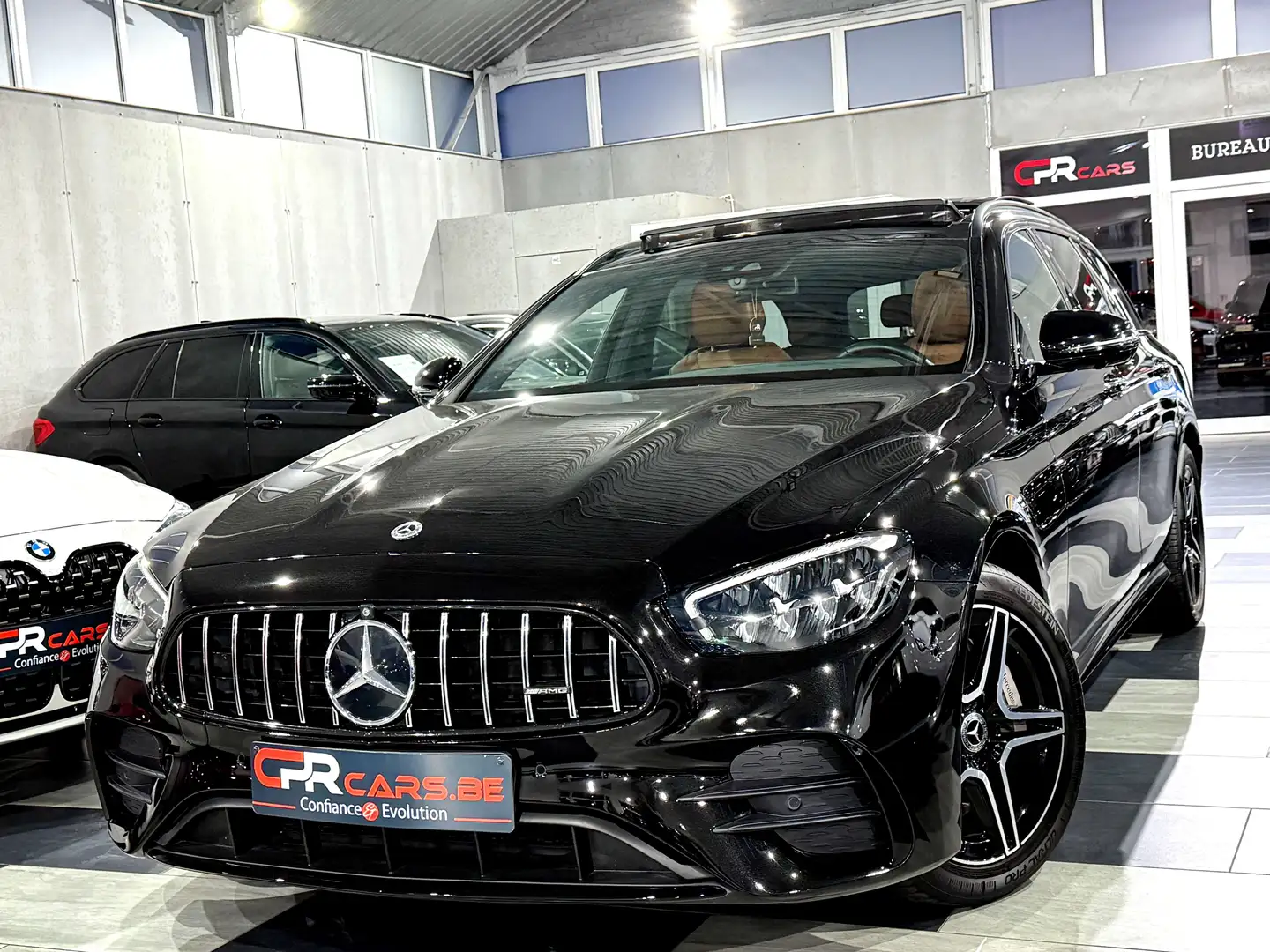 Mercedes-Benz E 300 e PHEV Amg Line Pack Night 1e Main Etat Neuf Noir - 1