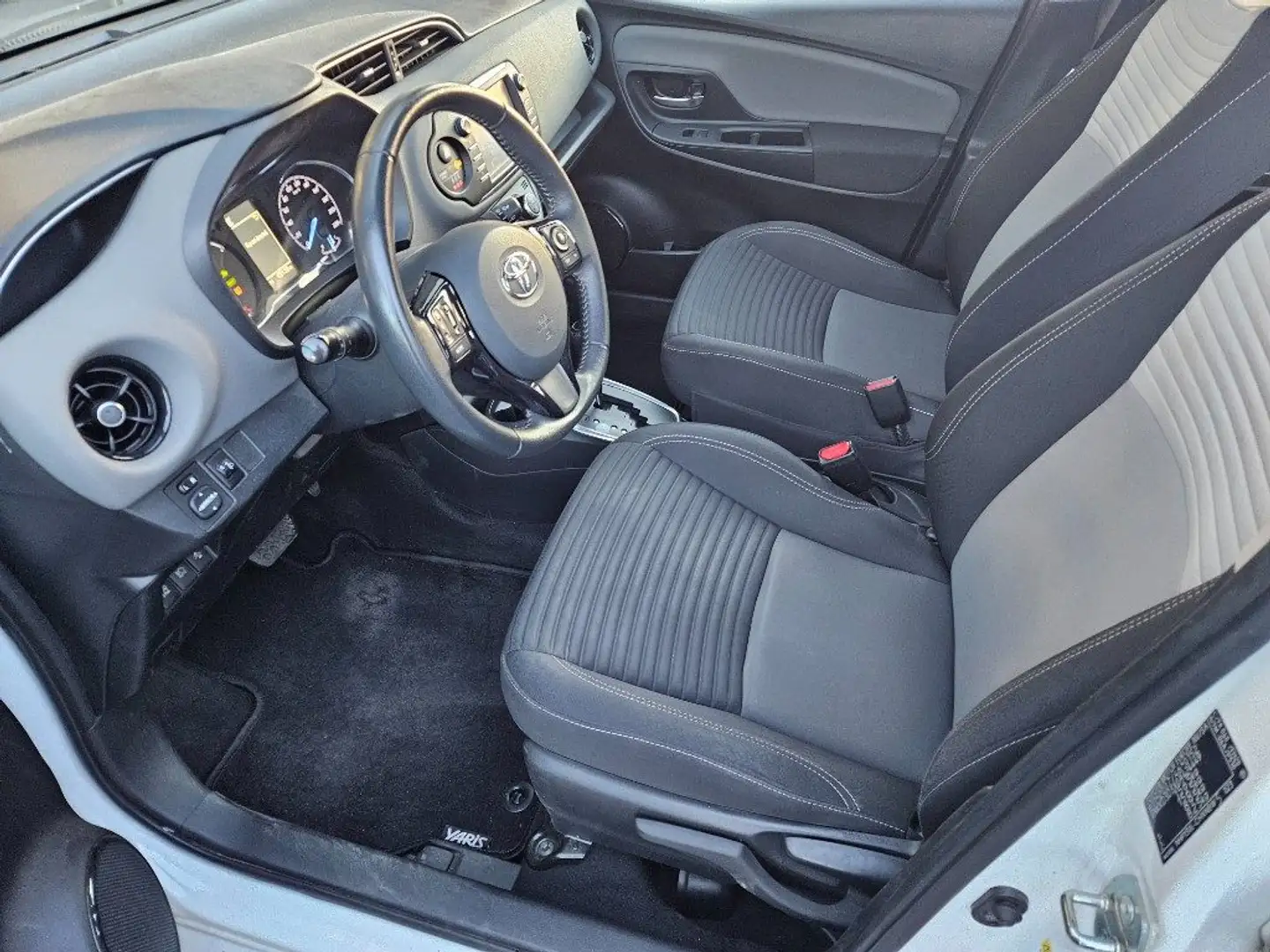 Toyota Yaris 1.5 Hybrid 5 porte ACTIVE Bianco - 2