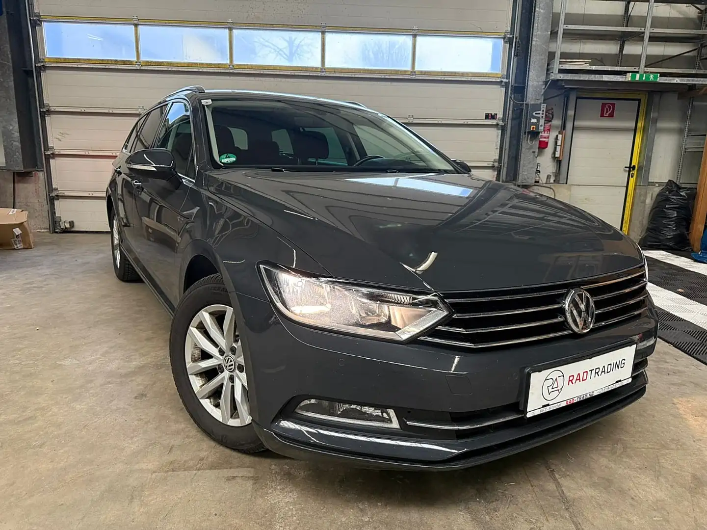 Volkswagen Passat Variant Comfortline 1,6 TDI DSG *1.Besitz**NAVI**ACC* Grau - 2
