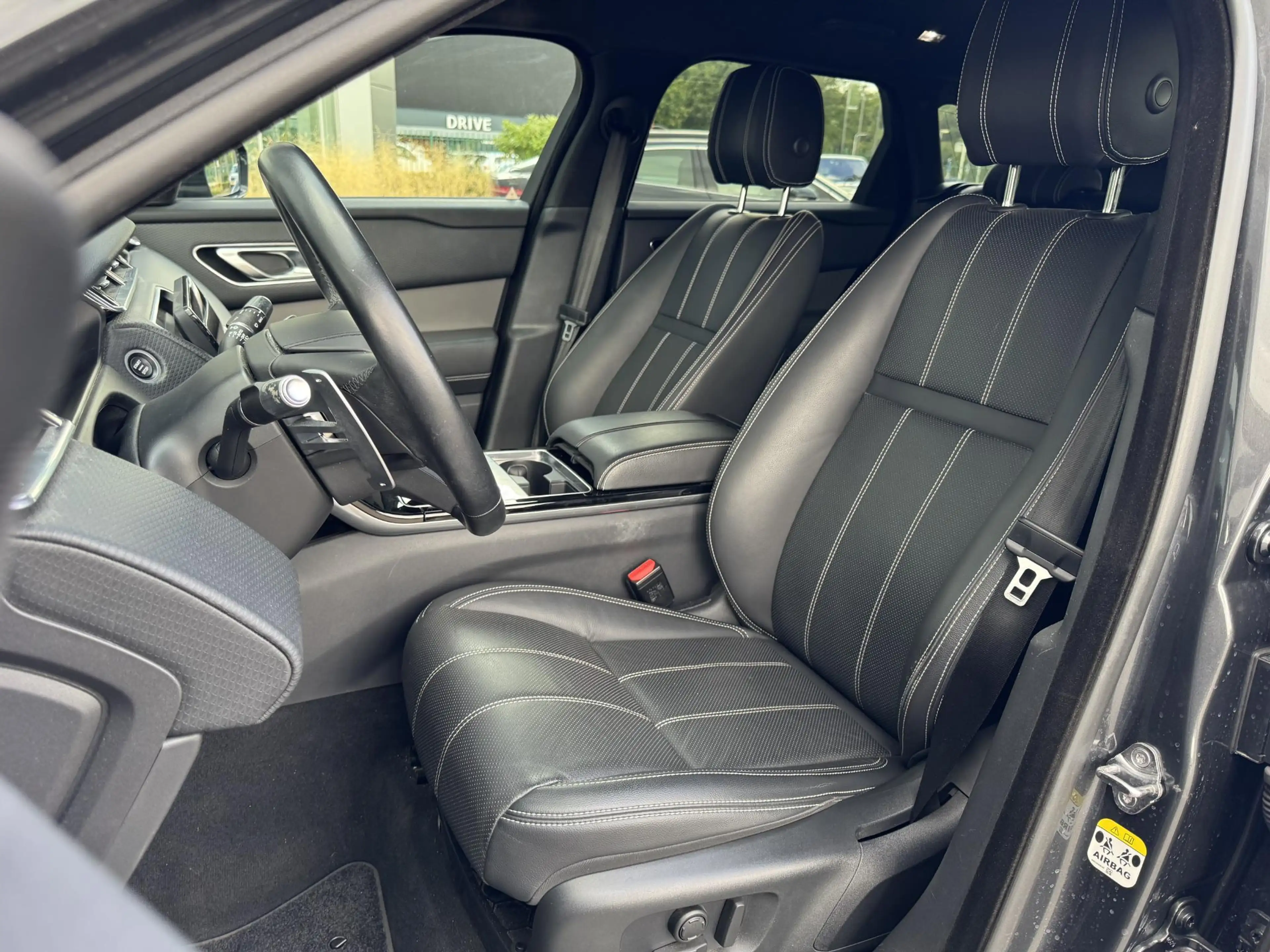 Land Rover Range Rover Velar P400e SE — photo 6