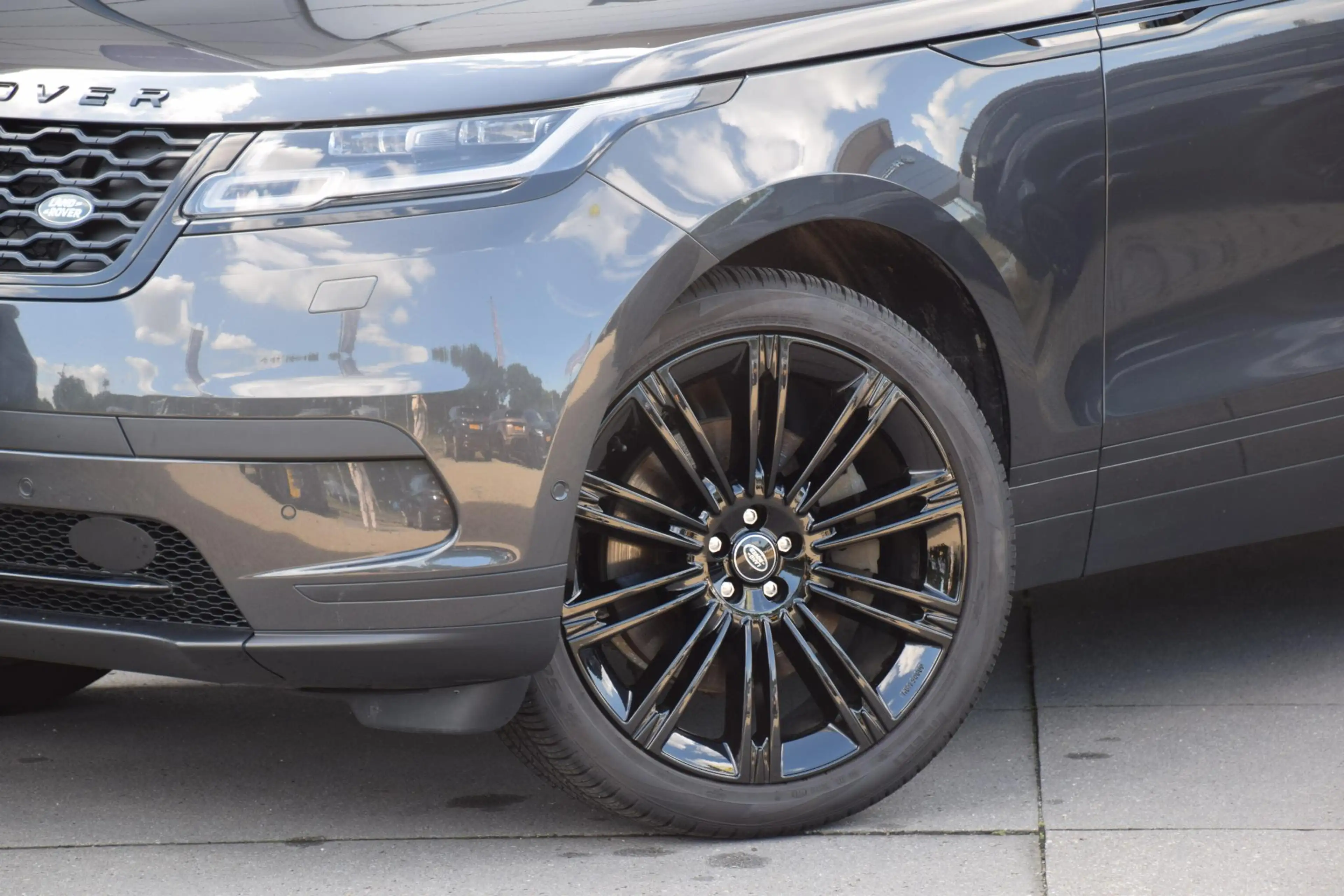 Land Rover Range Rover Velar P400e SE — photo 10